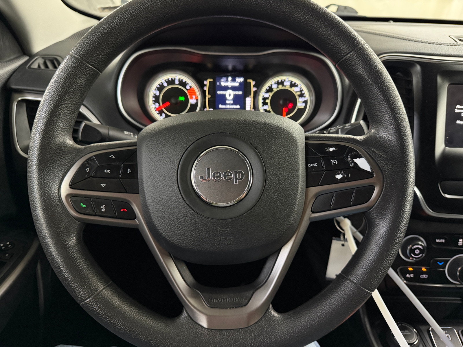 Thumbnail: 2021 Jeep Cherokee - 5