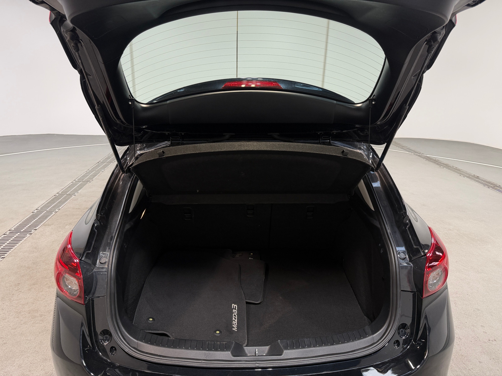 Thumbnail: 2017 Mazda Mazda3 - 6