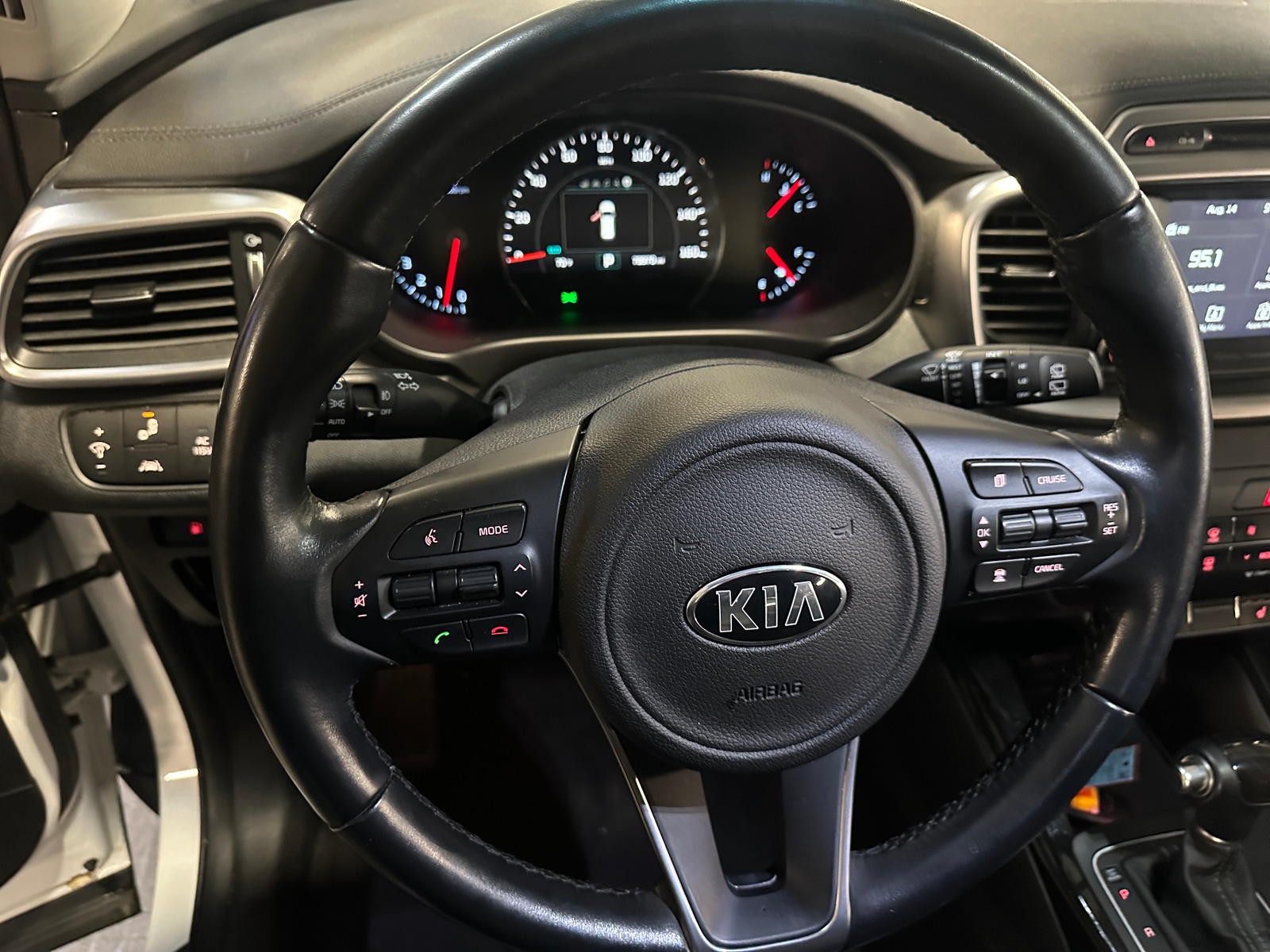 Thumbnail: 2017 Kia Sorento - 4