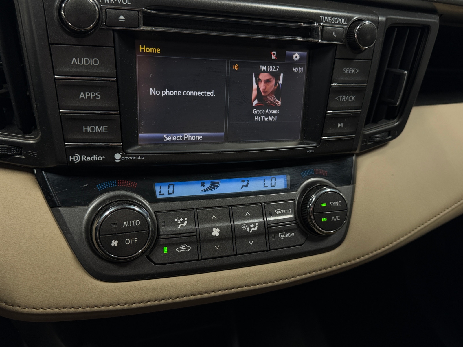 Thumbnail: 2015 Toyota RAV4 - 4