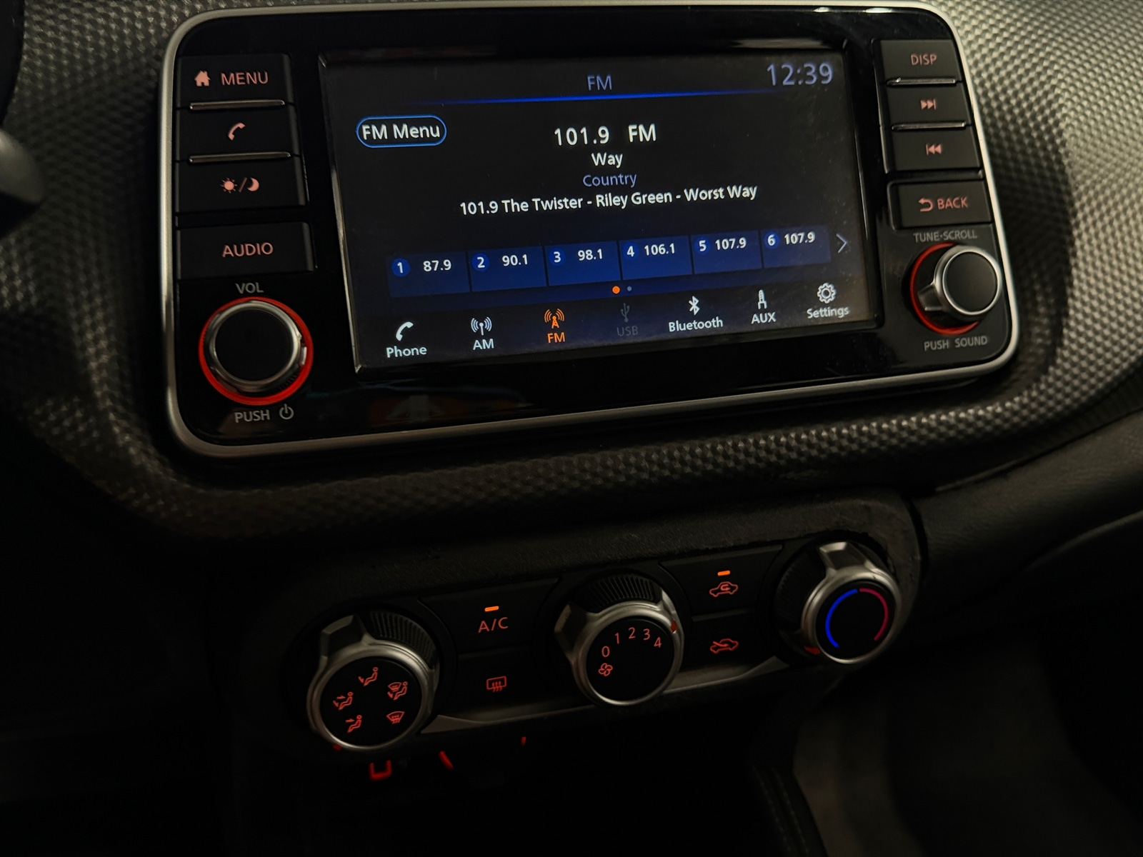 Thumbnail: 2019 Nissan Kicks - 4