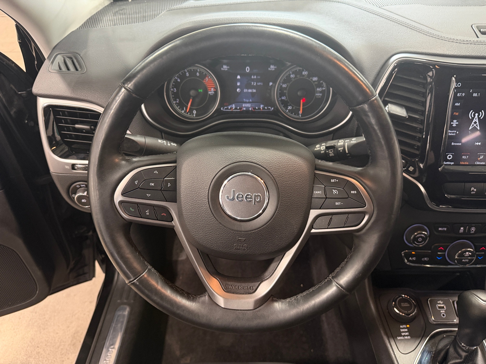 Thumbnail: 2019 Jeep Cherokee - 4