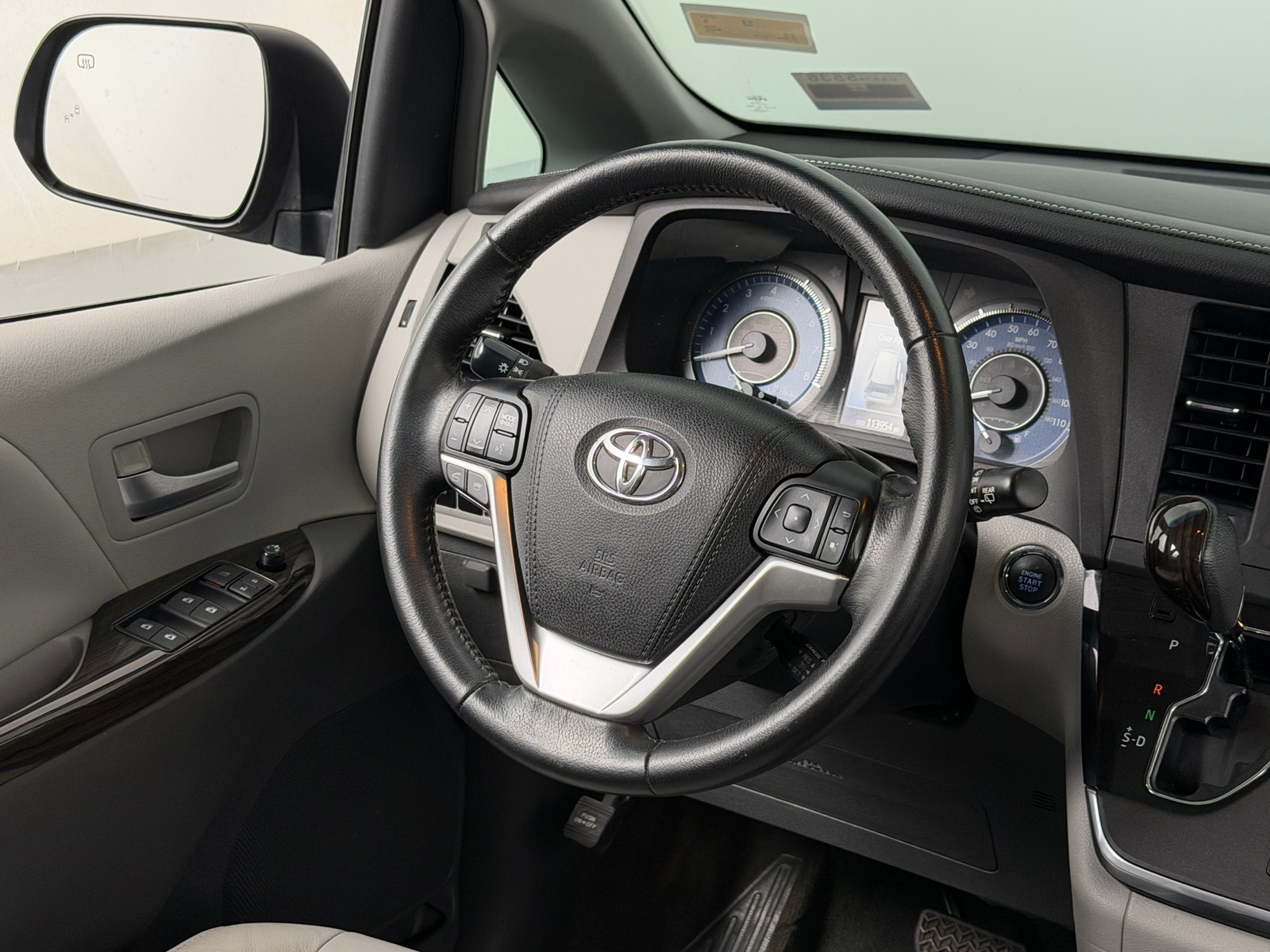 Thumbnail: 2015 Toyota Sienna - 4