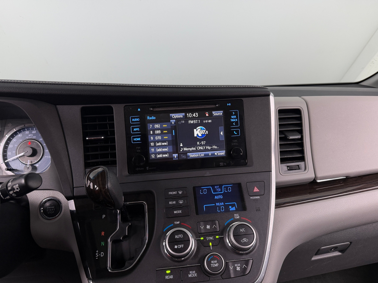 Thumbnail: 2015 Toyota Sienna - 3