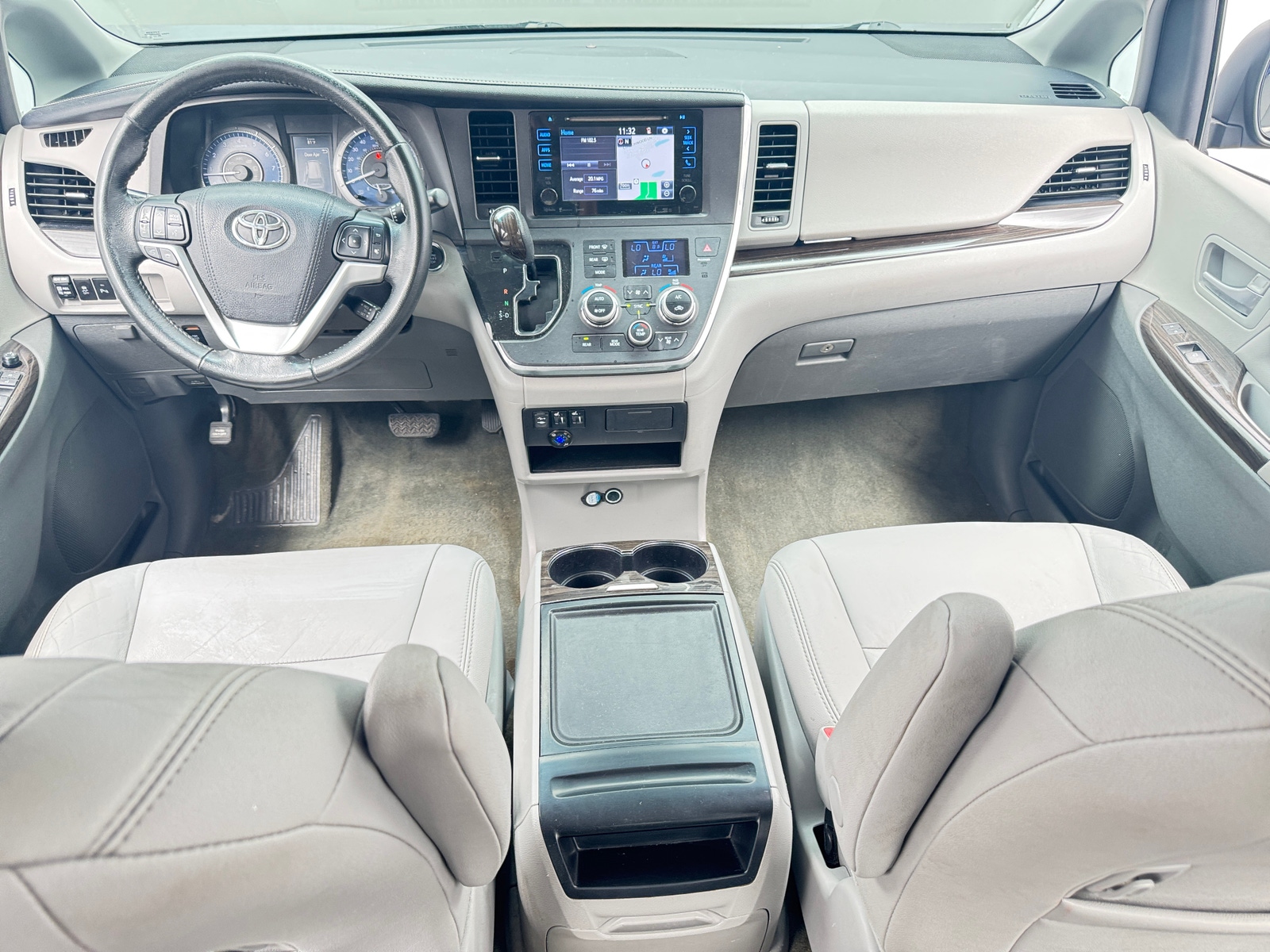 Thumbnail: 2017 Toyota Sienna - 2