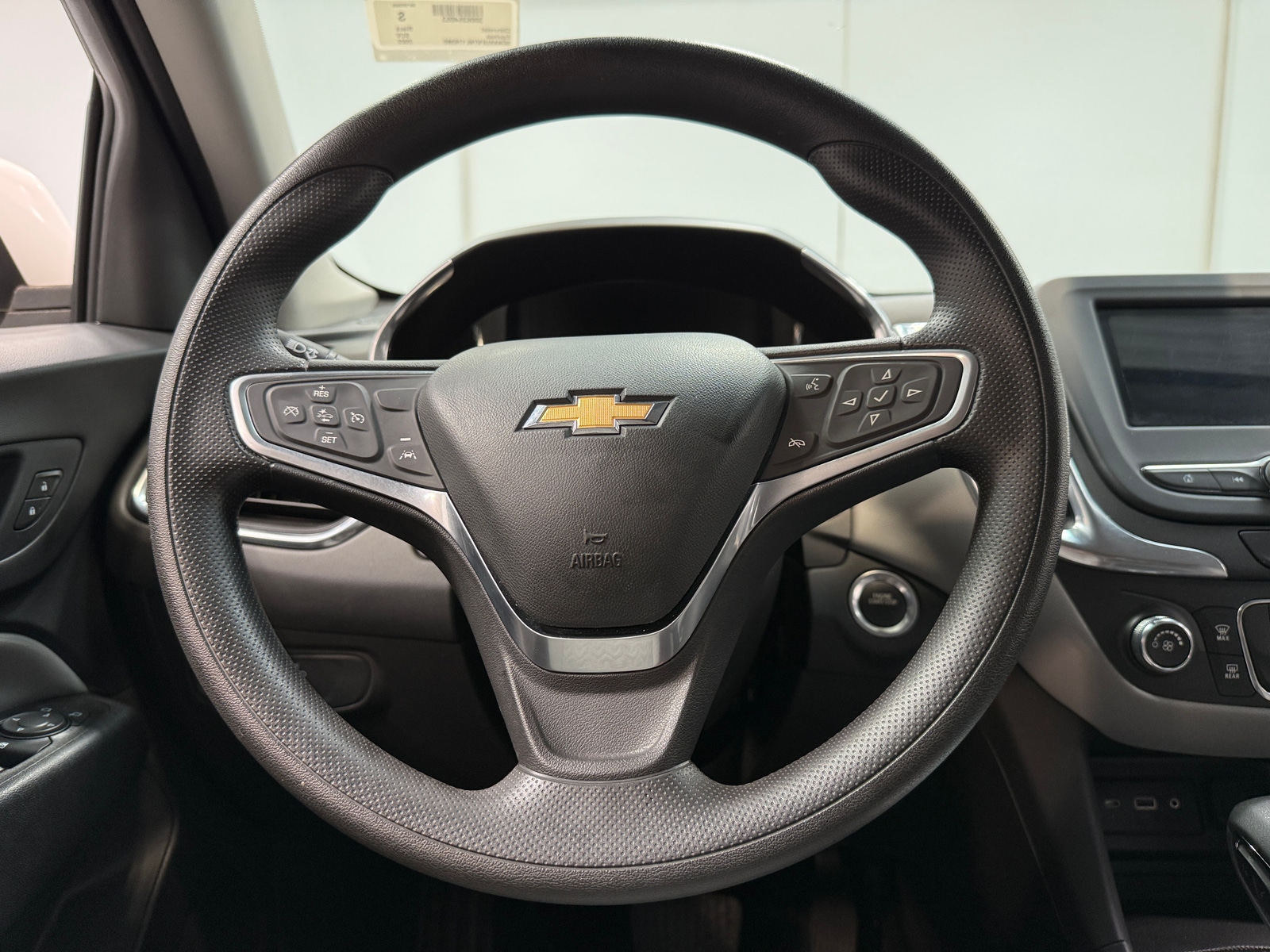 Thumbnail: 2022 Chevrolet Equinox - 5