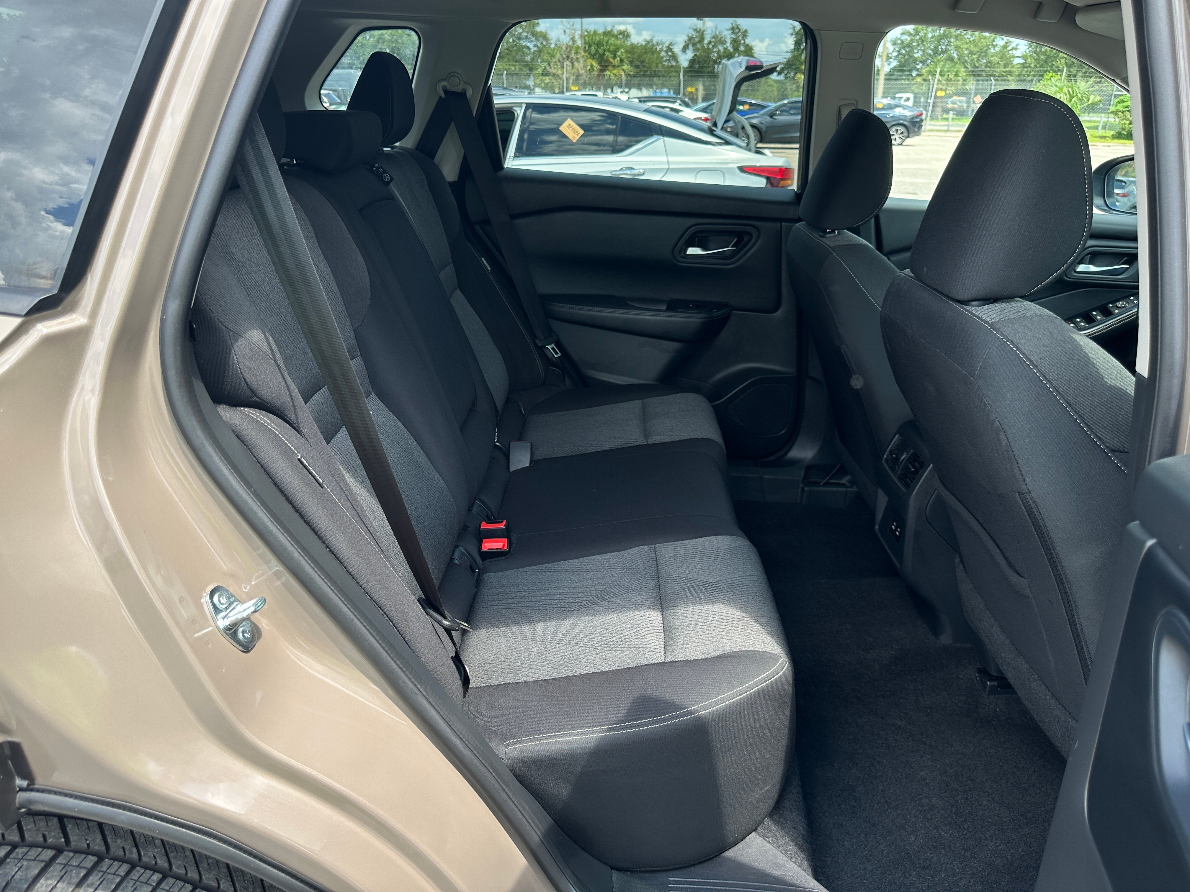 2025 Nissan Rogue SV - Photo 4