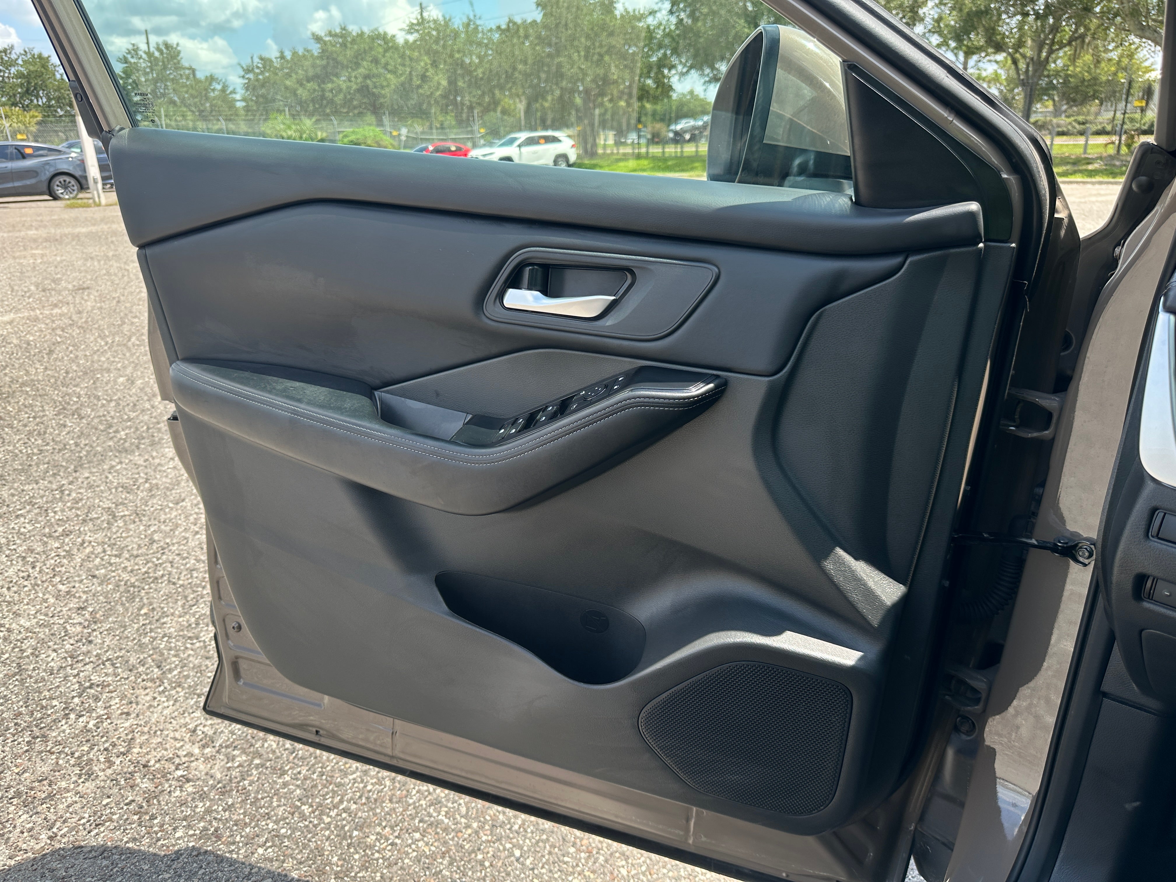 2025 Nissan Rogue SV - Photo 10