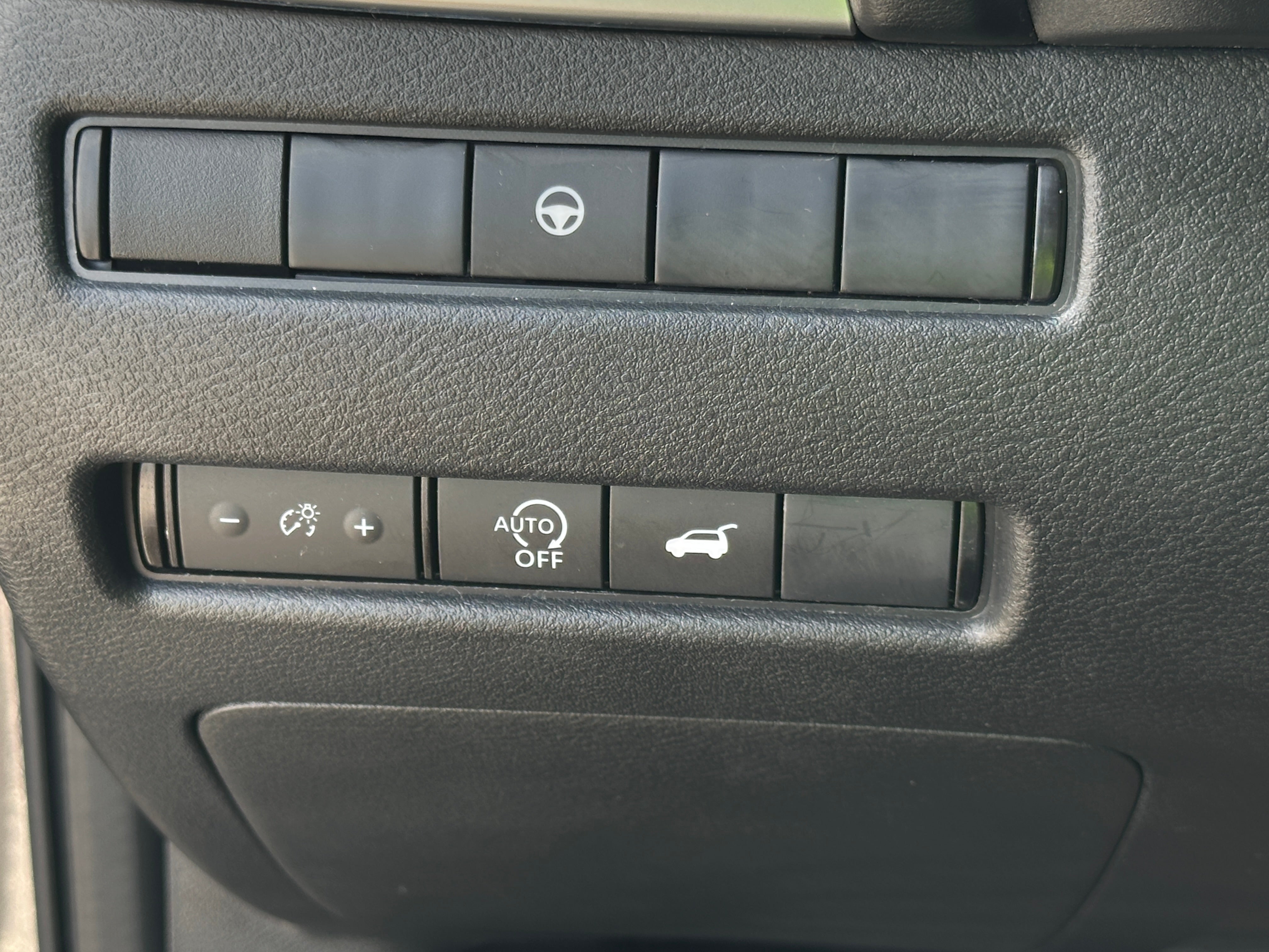 2025 Nissan Rogue SV - Photo 12