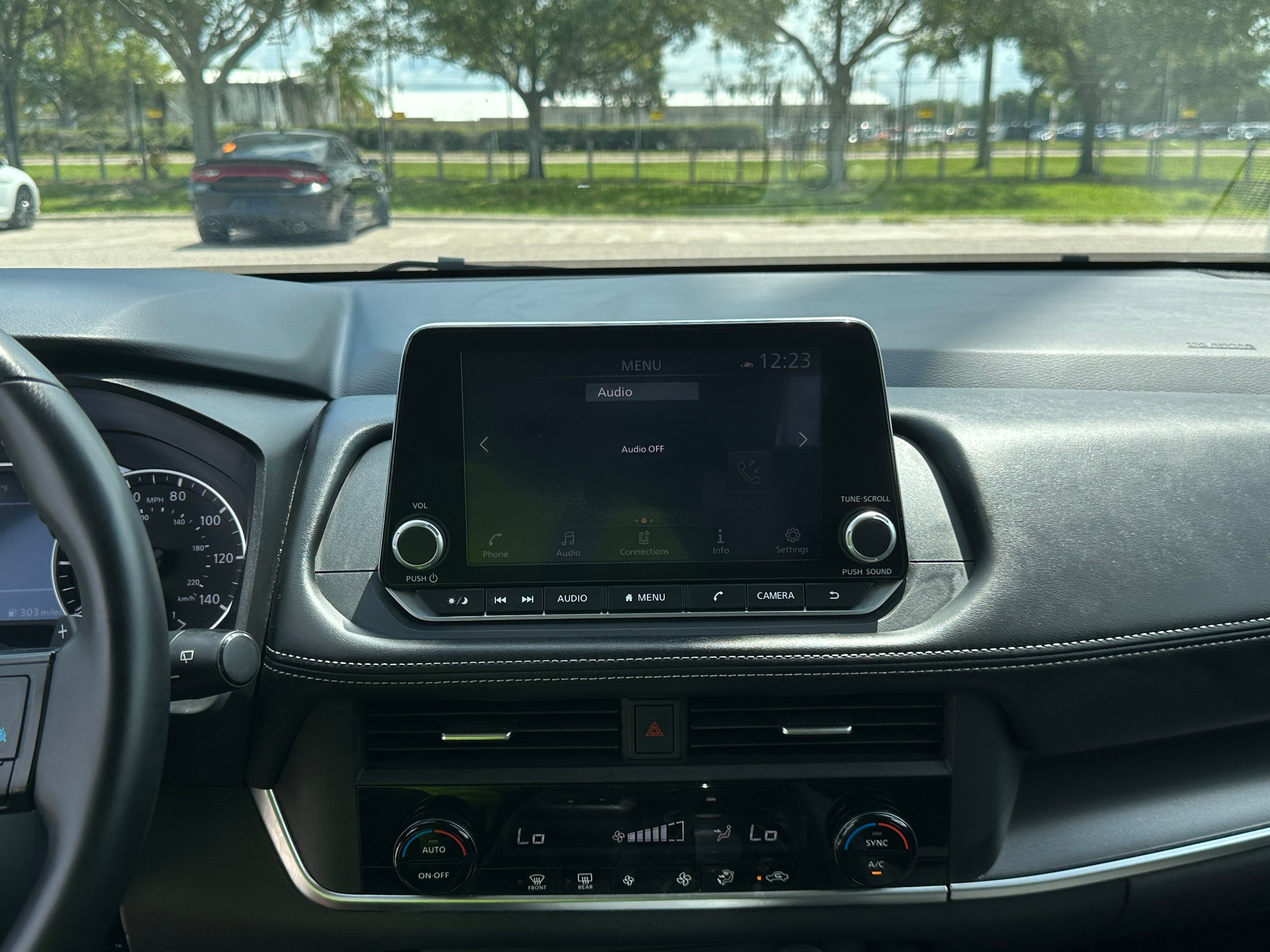 2025 Nissan Rogue SV - Photo 16