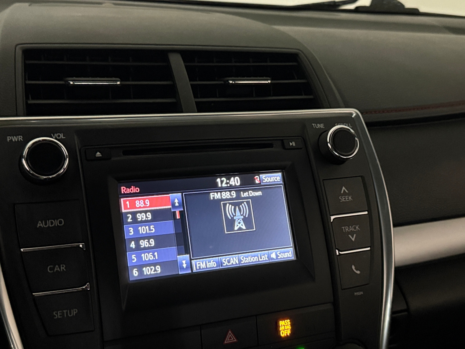 Thumbnail: 2016 Toyota Camry - 4