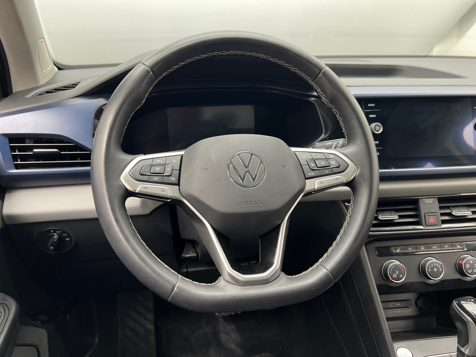 Thumbnail: 2022 Volkswagen Taos - 4