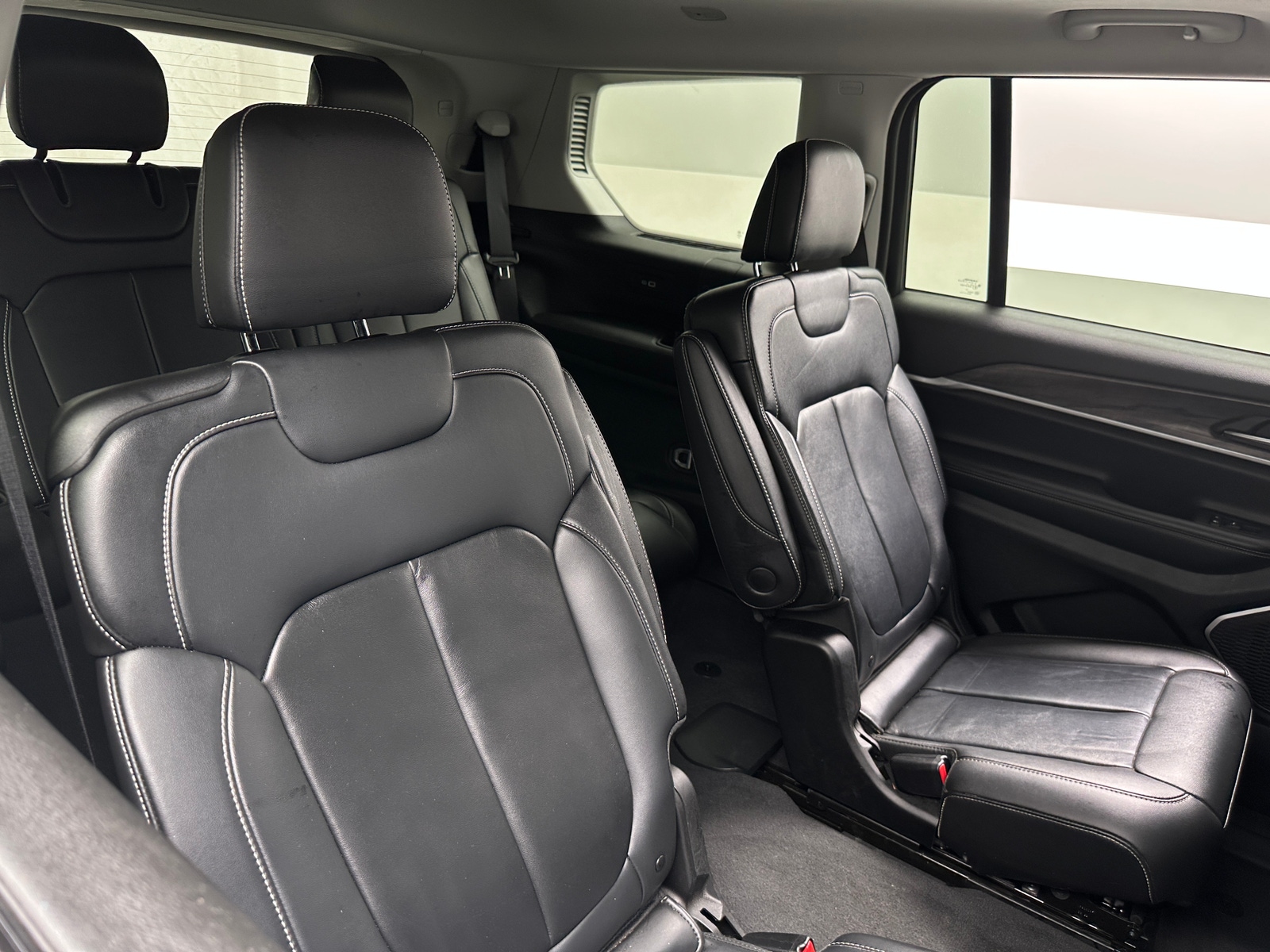 Thumbnail: 2022 Jeep Grand Cherokee L - 5