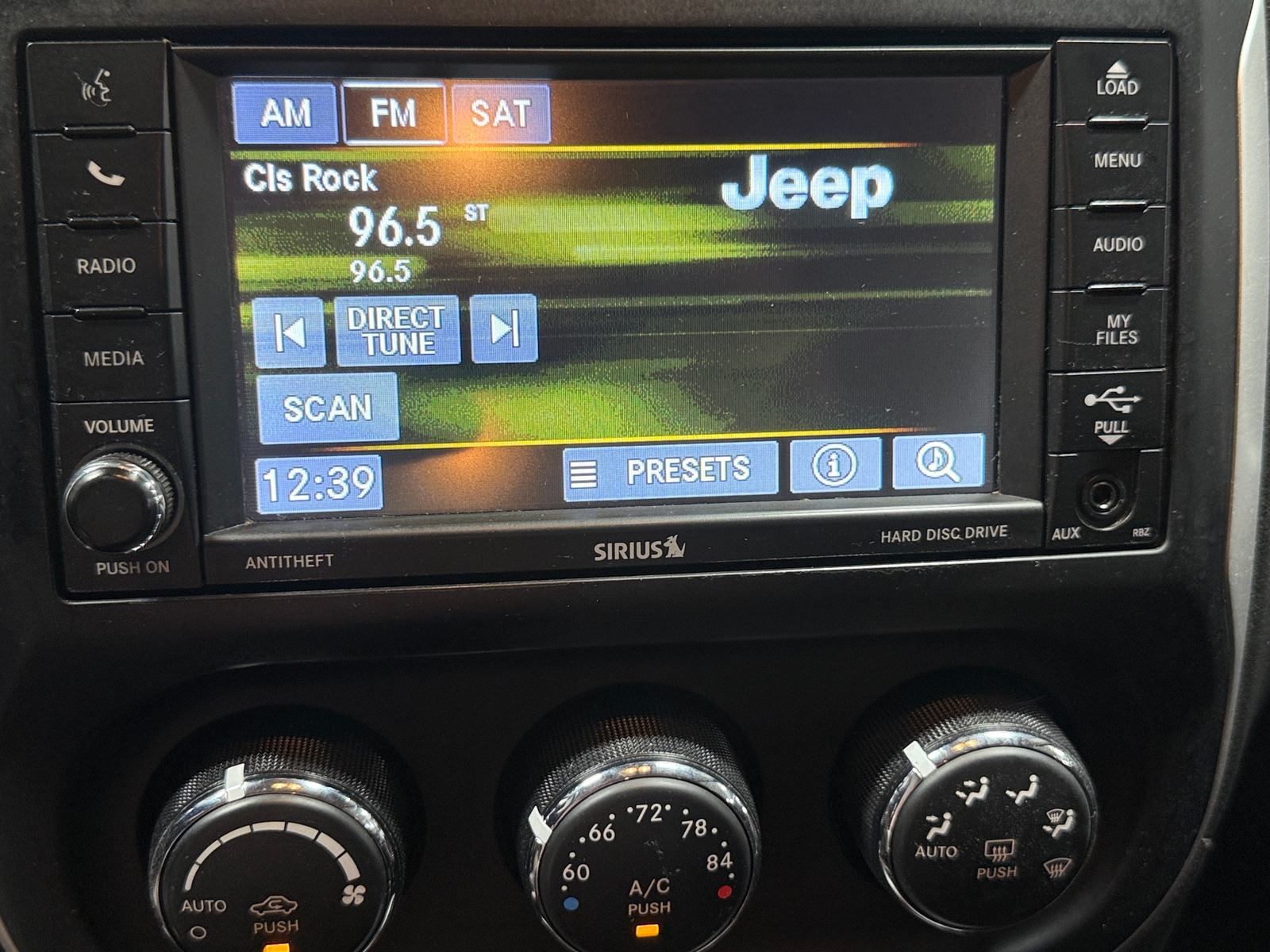 Thumbnail: 2017 Jeep Compass - 3