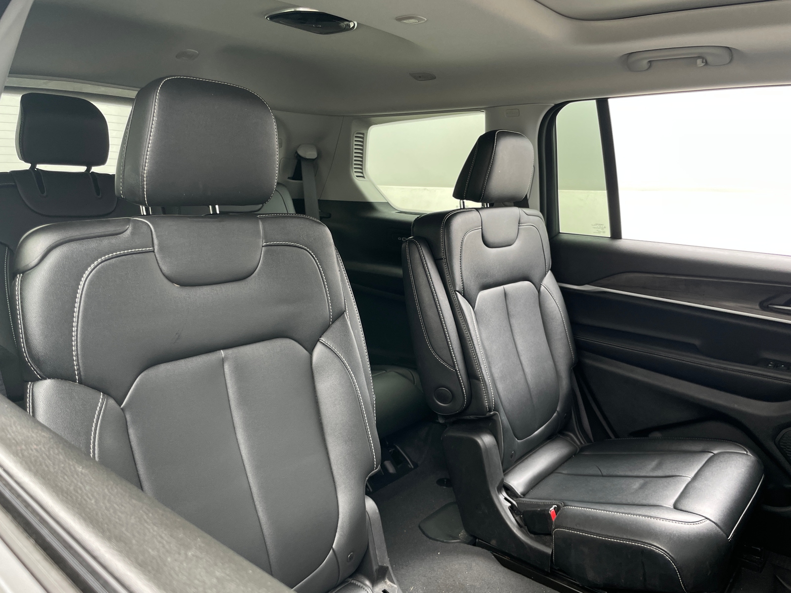Thumbnail: 2023 Jeep Grand Cherokee L - 5