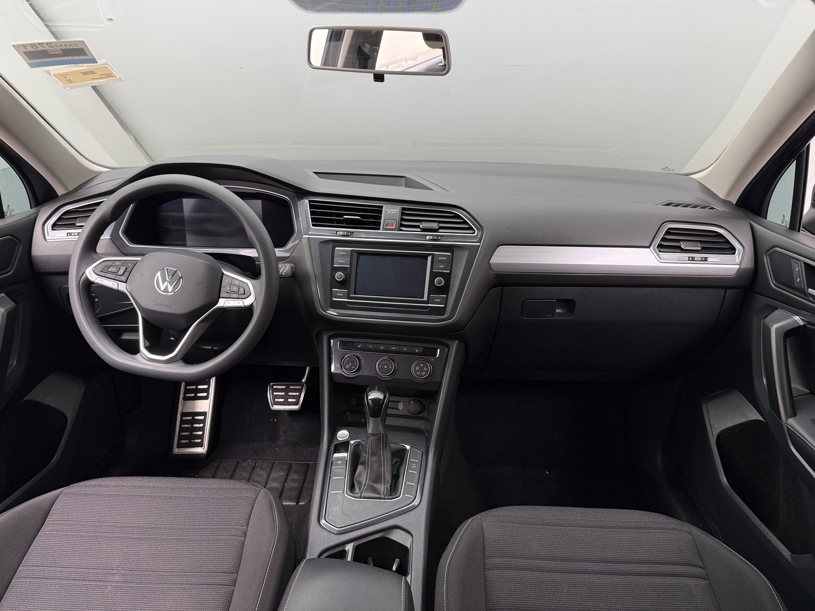 Thumbnail: 2022 Volkswagen Tiguan - 3