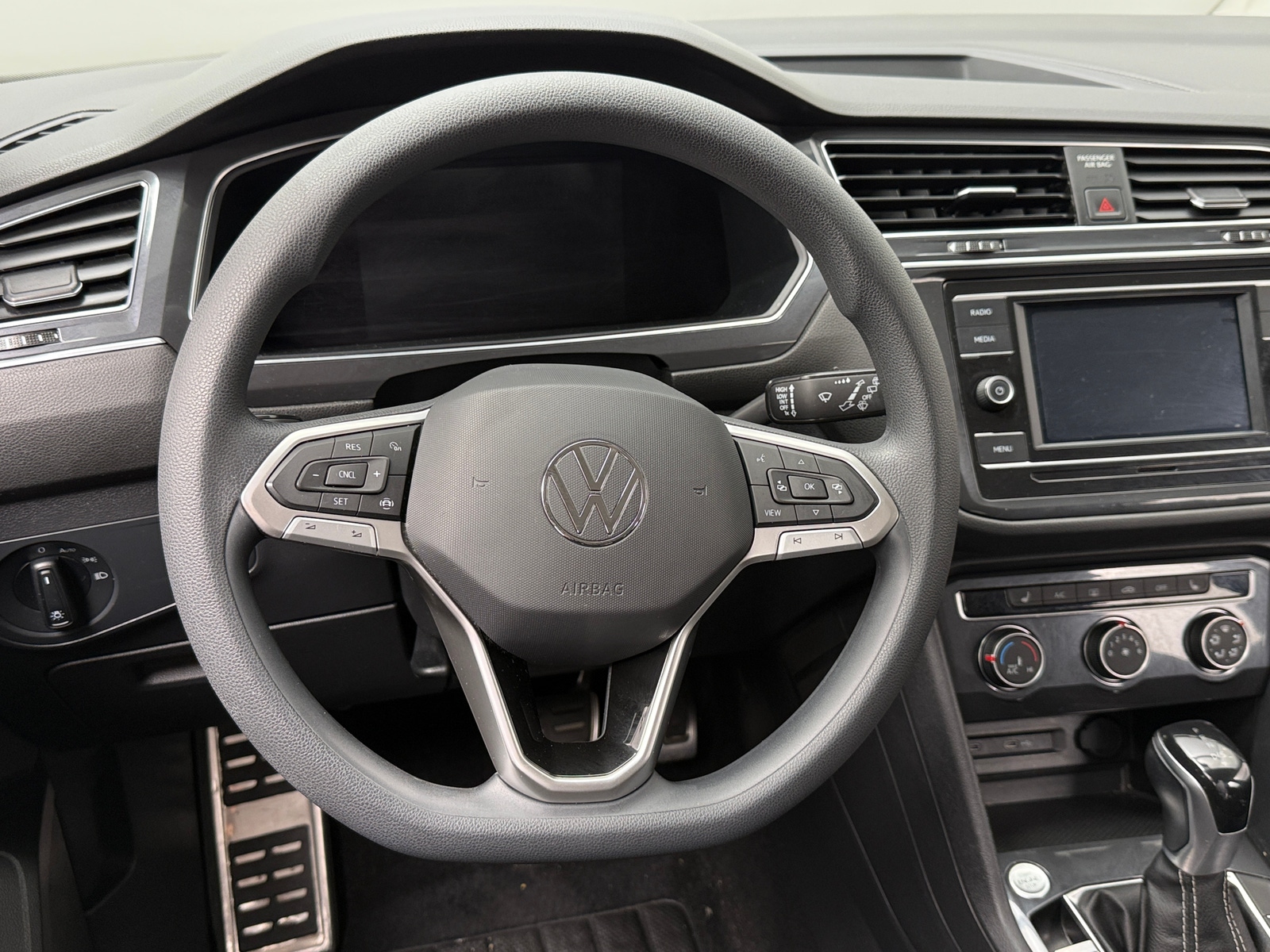 Thumbnail: 2022 Volkswagen Tiguan - 5