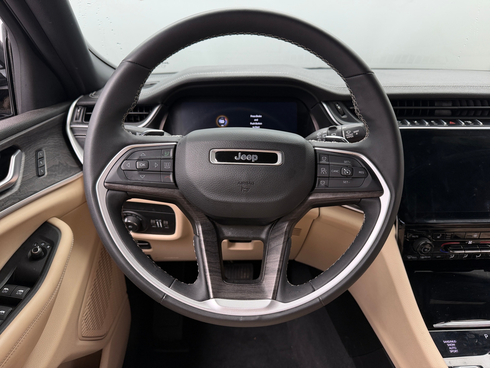 Thumbnail: 2023 Jeep Grand Cherokee L - 4