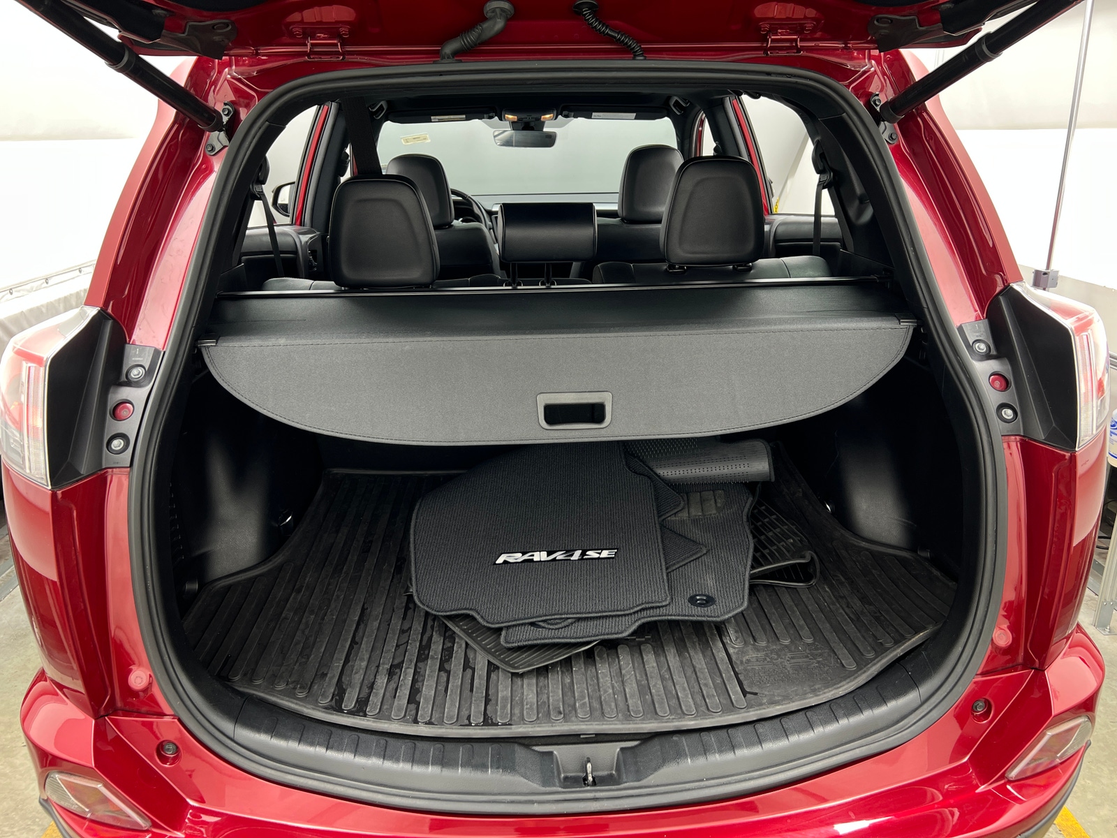 Thumbnail: 2018 Toyota RAV4 - 6