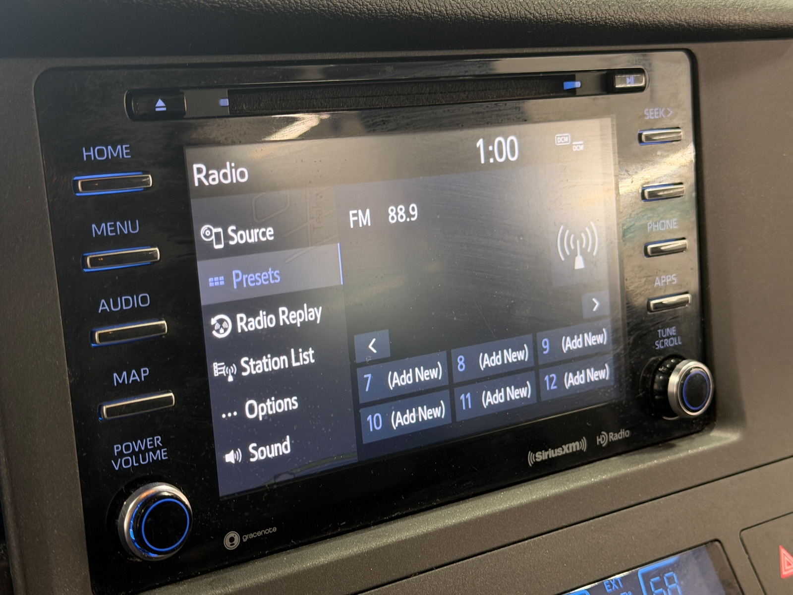 Thumbnail: 2018 Toyota Sienna - 3