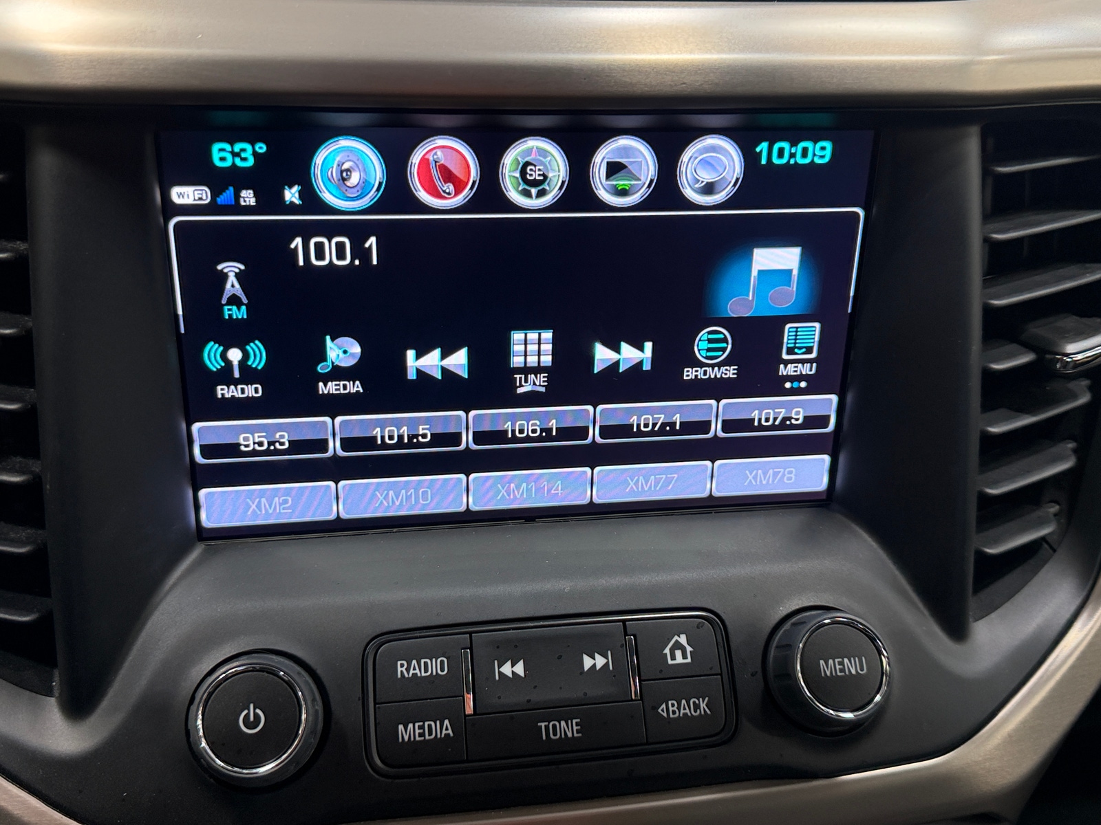 Thumbnail: 2017 GMC Acadia - 3