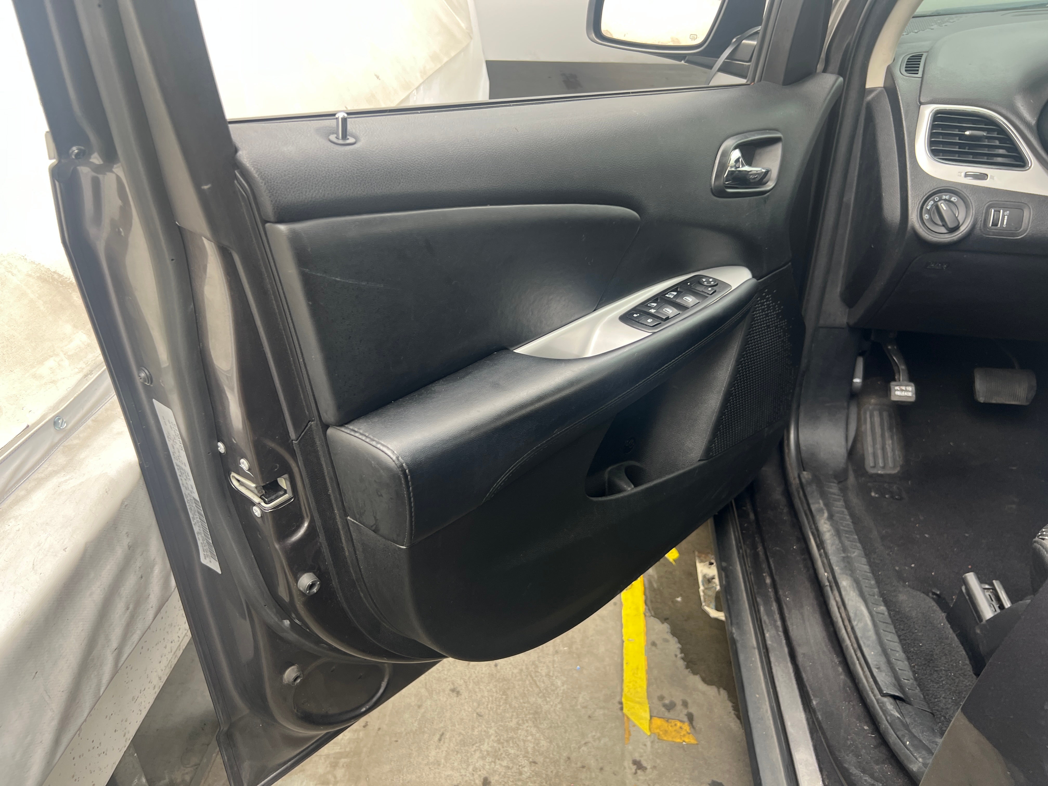 3C4PDCAB8HT705048