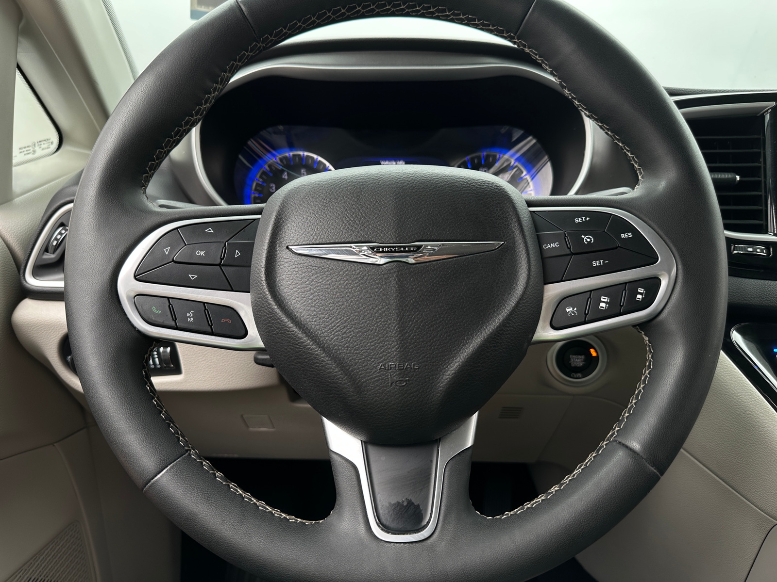 Thumbnail: 2024 Chrysler Pacifica - 4