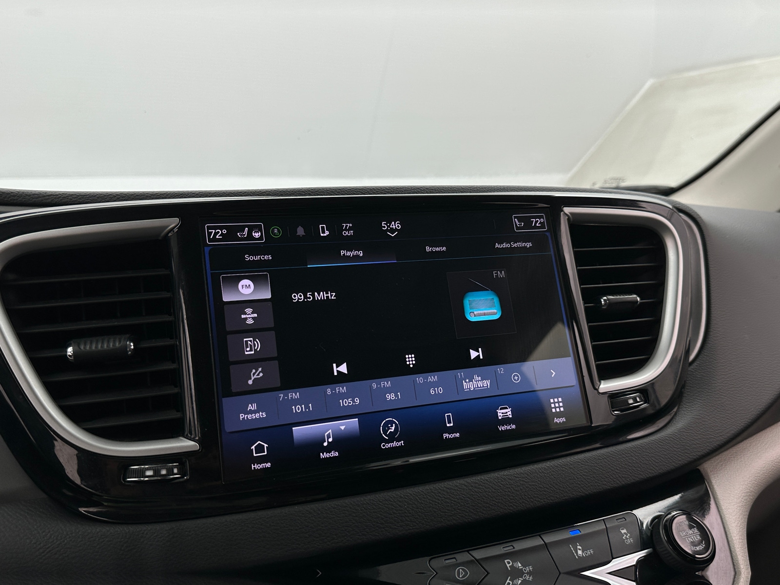 Thumbnail: 2024 Chrysler Pacifica - 3