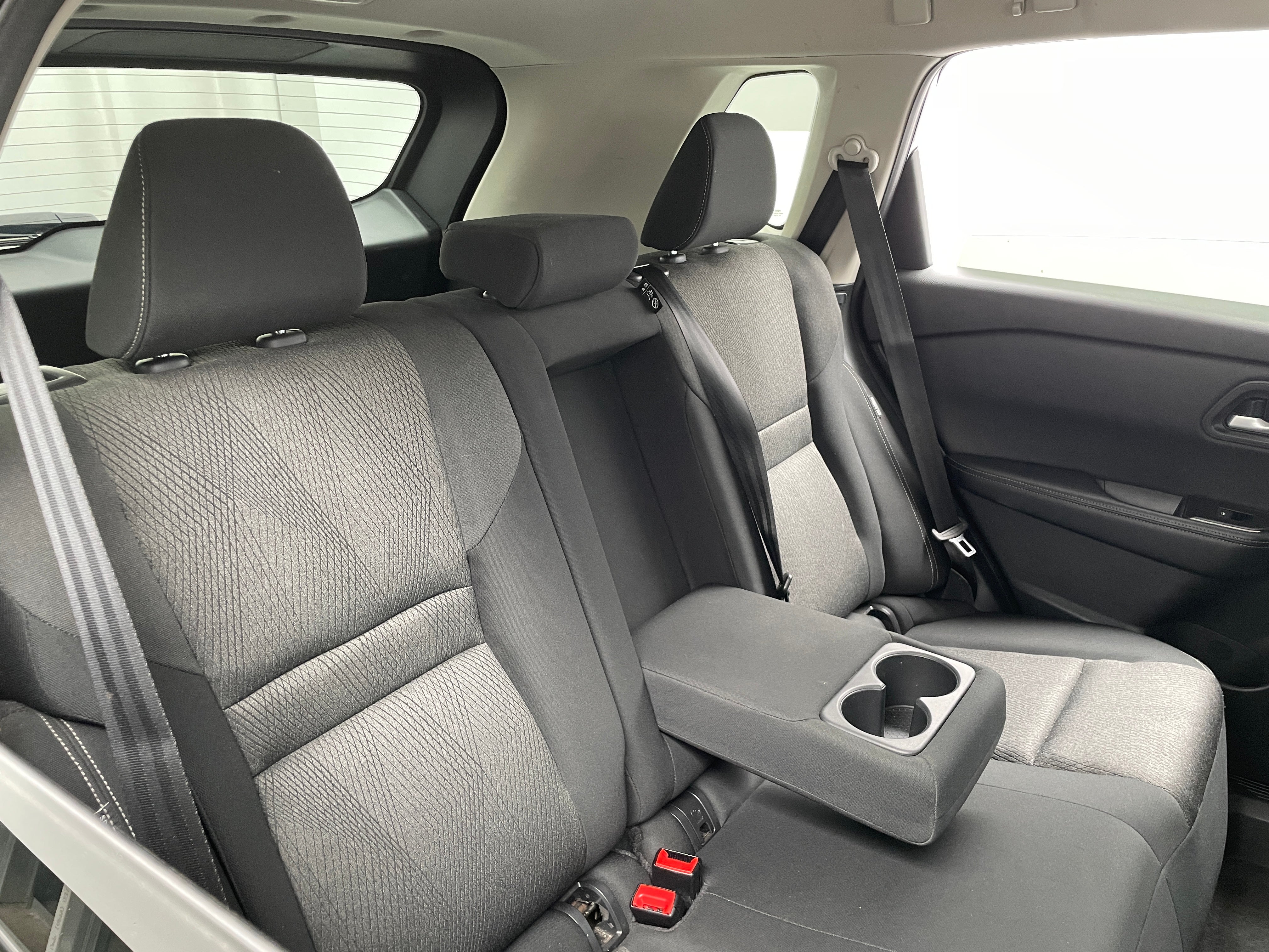 2024 Nissan Rogue SV - Photo 8