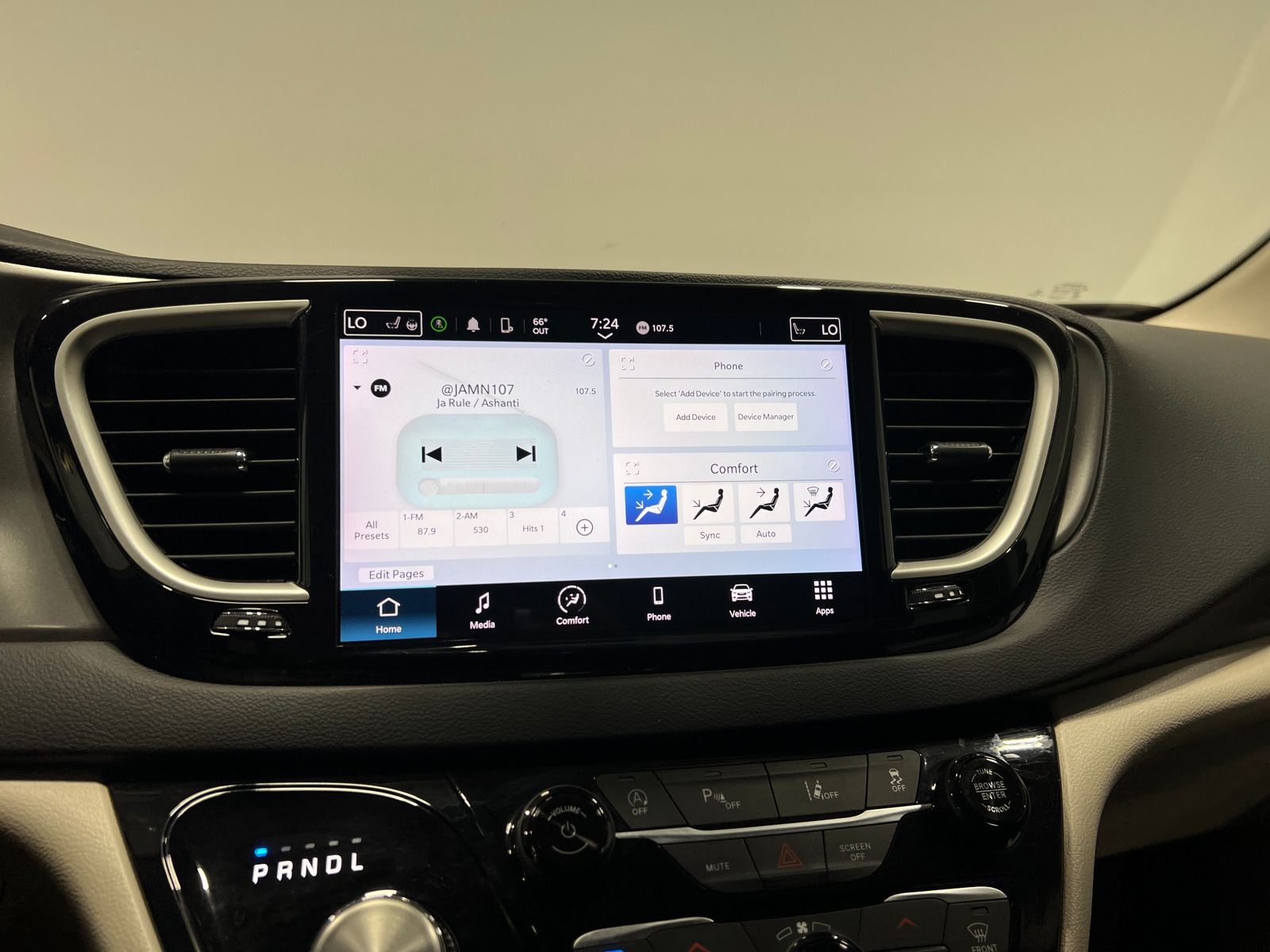 Thumbnail: 2023 Chrysler Pacifica - 3