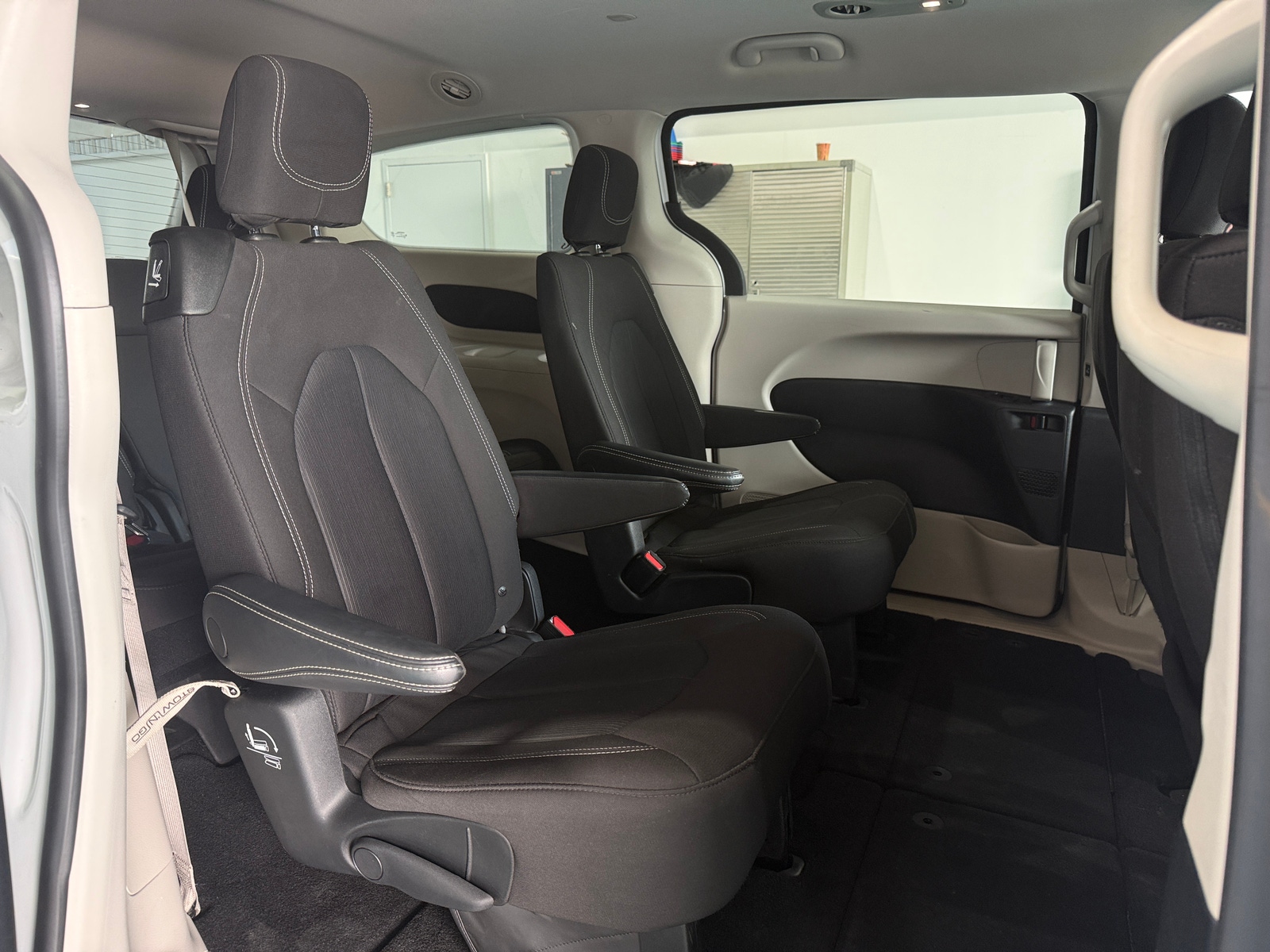 Thumbnail: 2023 Chrysler Voyager - 6