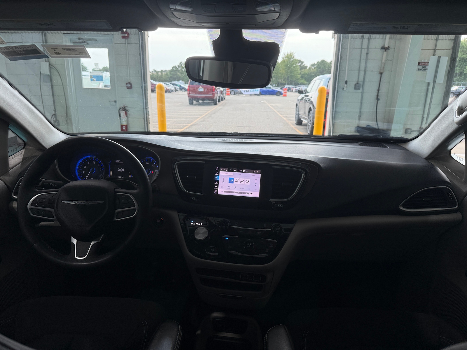 Thumbnail: 2023 Chrysler Voyager - 3