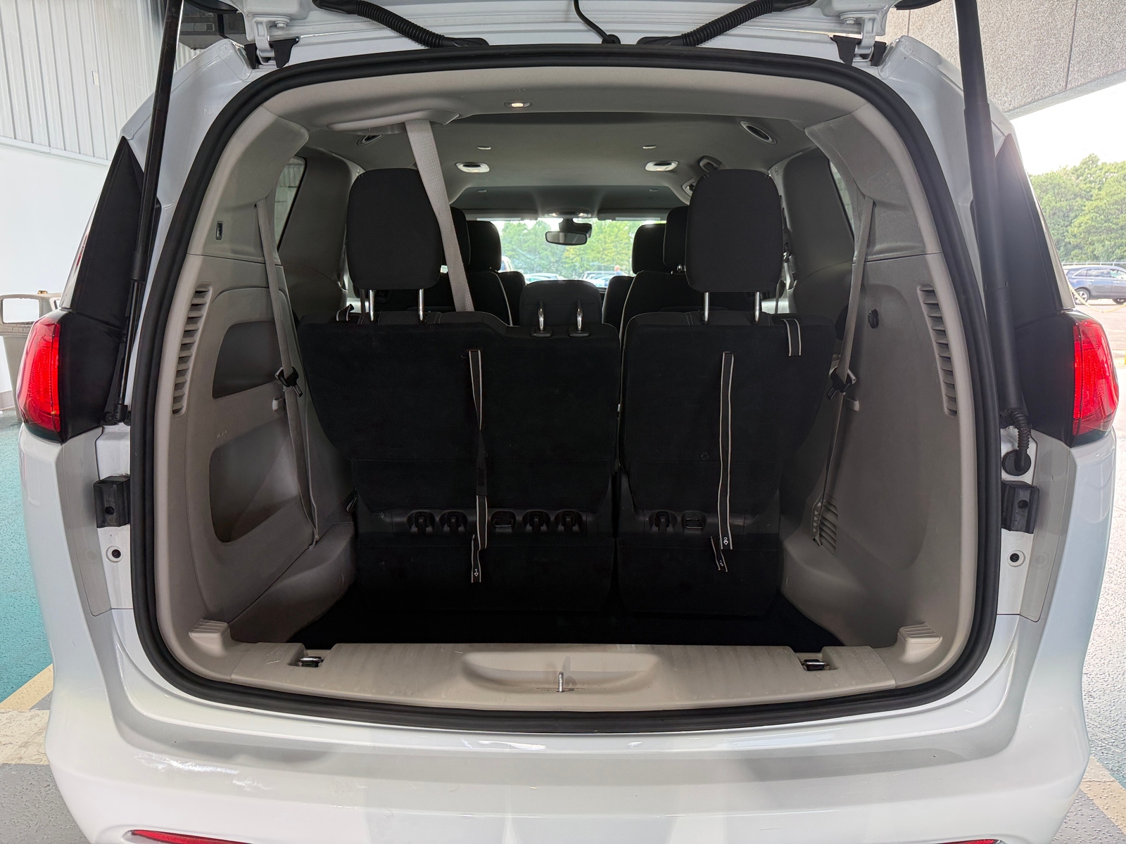 Thumbnail: 2023 Chrysler Voyager - 7