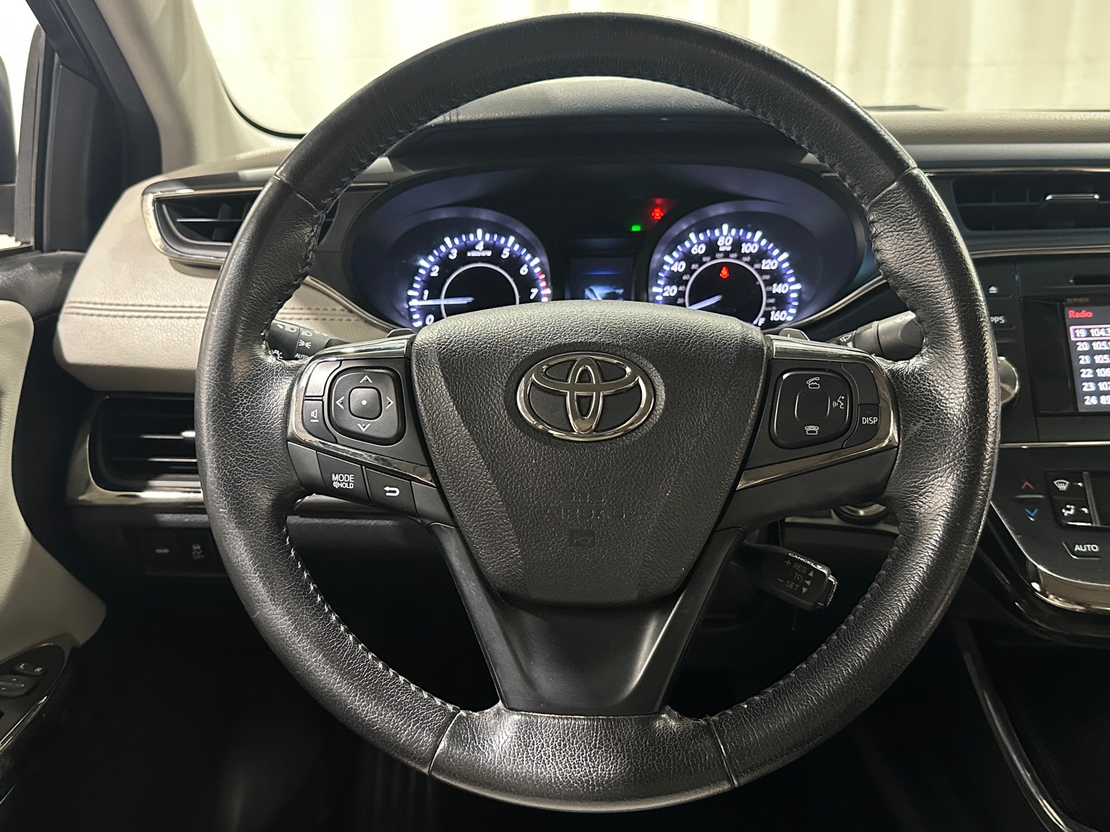 Thumbnail: 2015 Toyota Avalon - 4