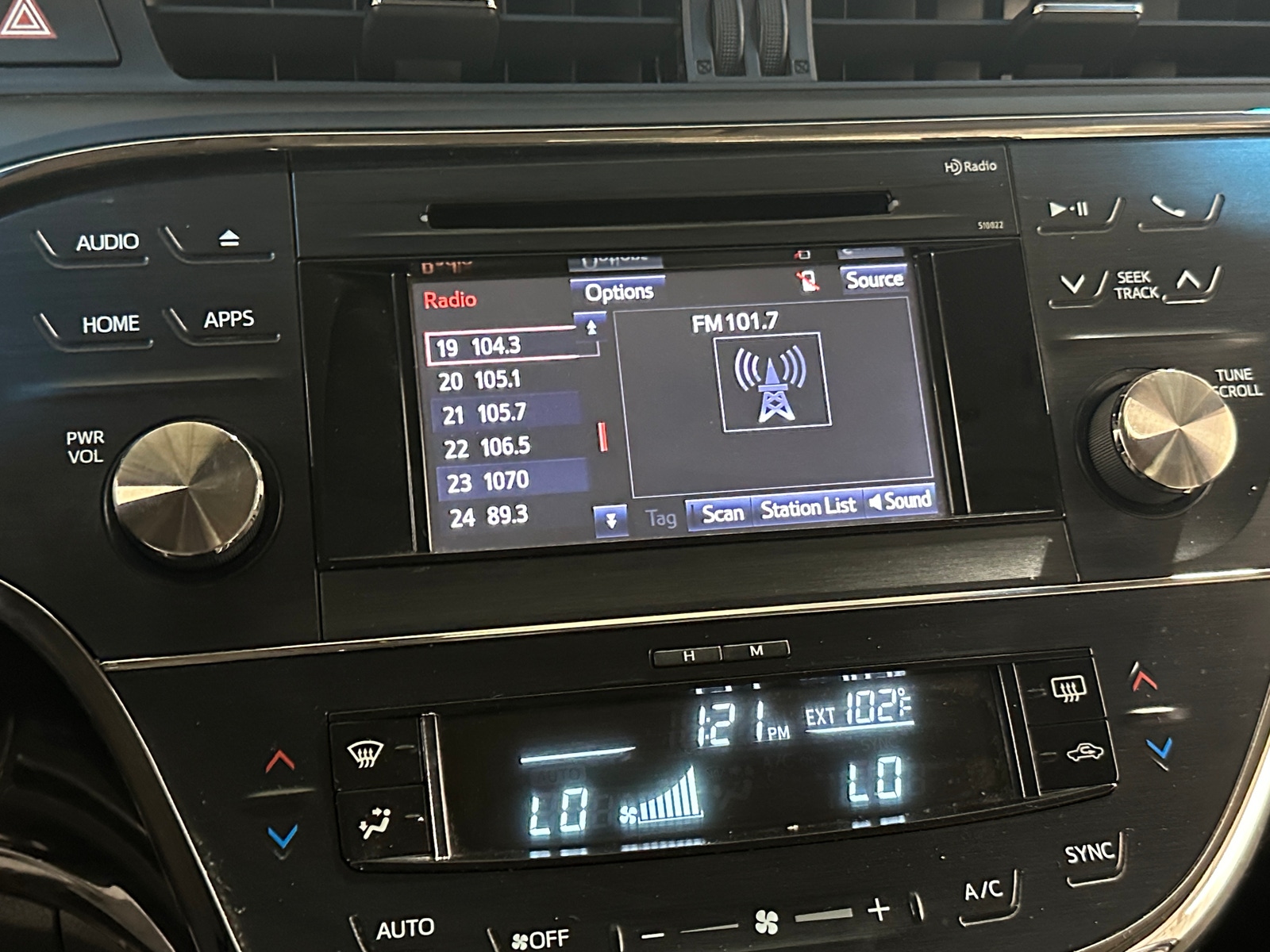 Thumbnail: 2015 Toyota Avalon - 3