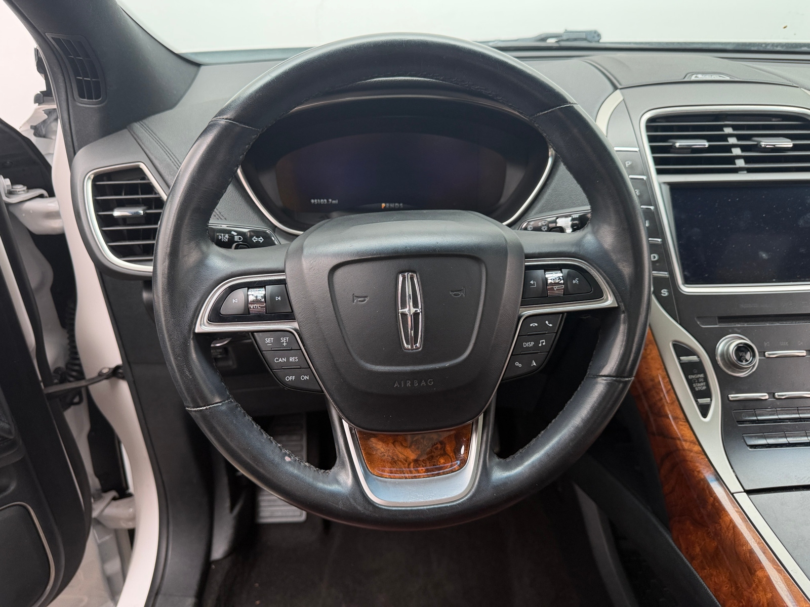 Thumbnail: 2019 Lincoln Nautilus - 4