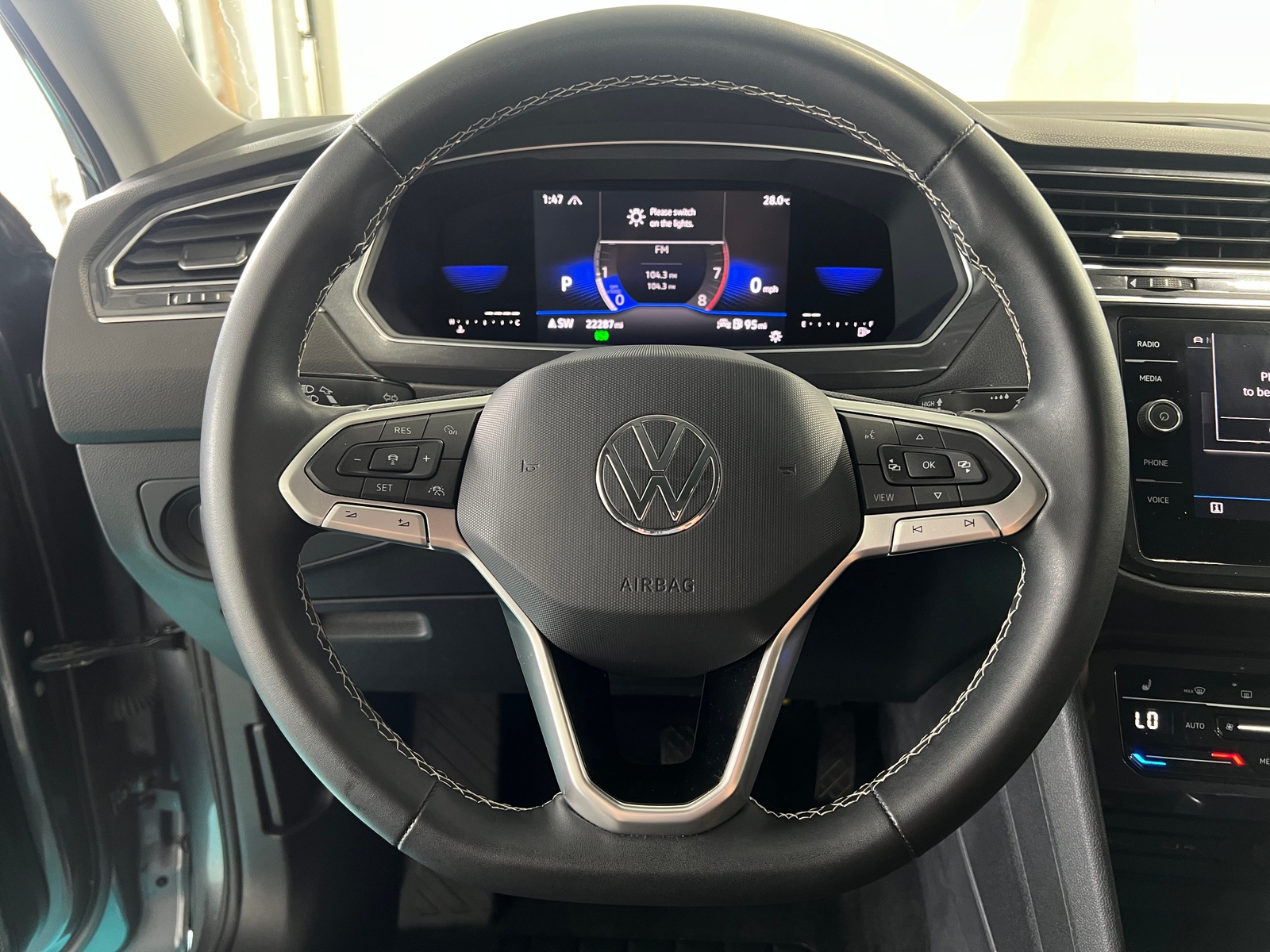 Thumbnail: 2022 Volkswagen Tiguan - 5