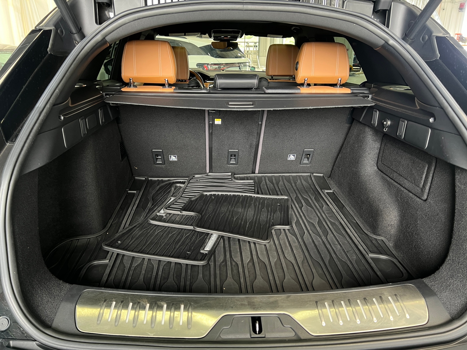 Thumbnail: 2018 Land Rover Range Rover Velar - 6