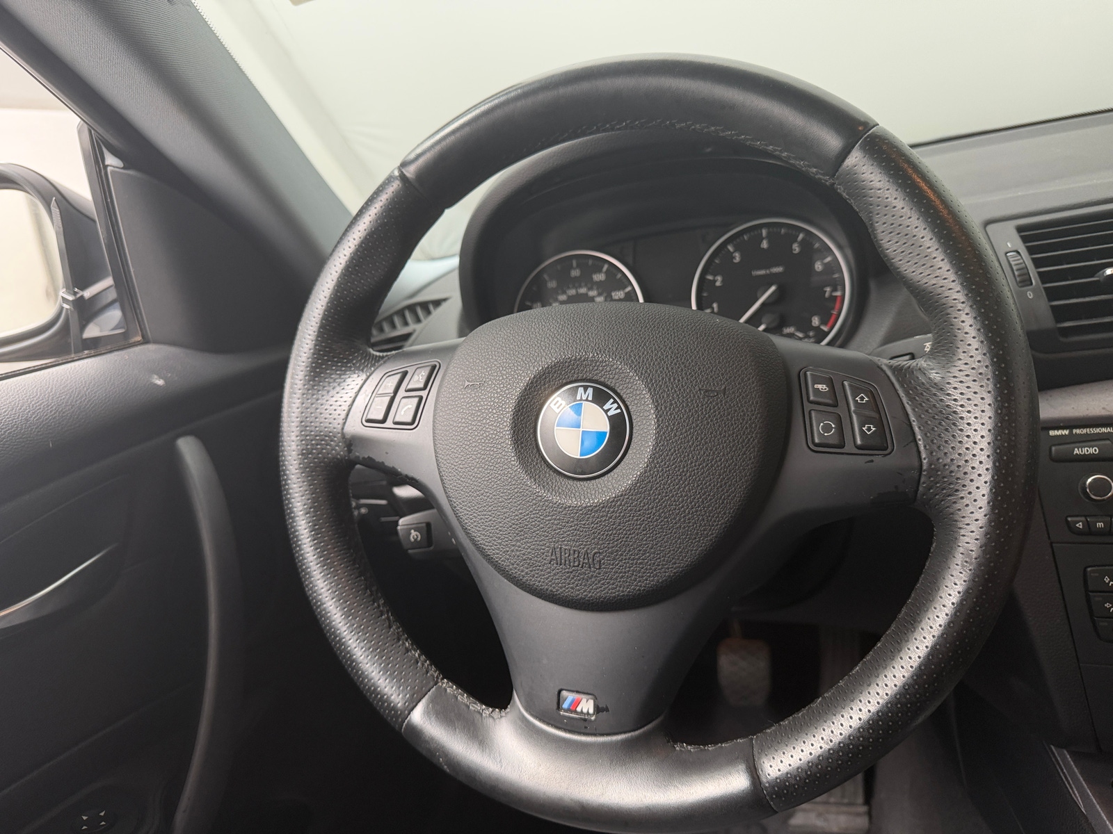 Thumbnail: 2011 BMW 1 Series - 4