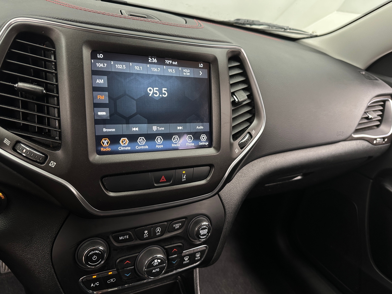 Thumbnail: 2022 Jeep Cherokee - 4