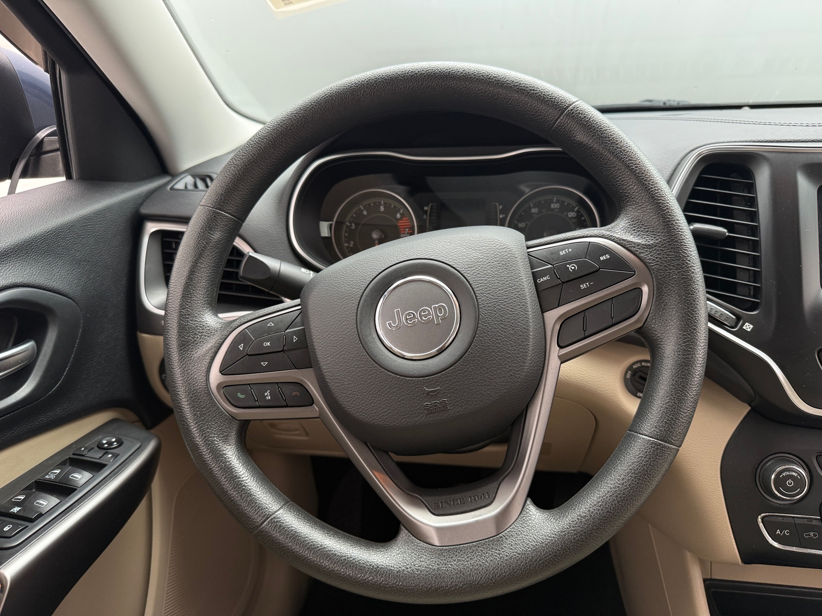 Thumbnail: 2020 Jeep Cherokee - 5