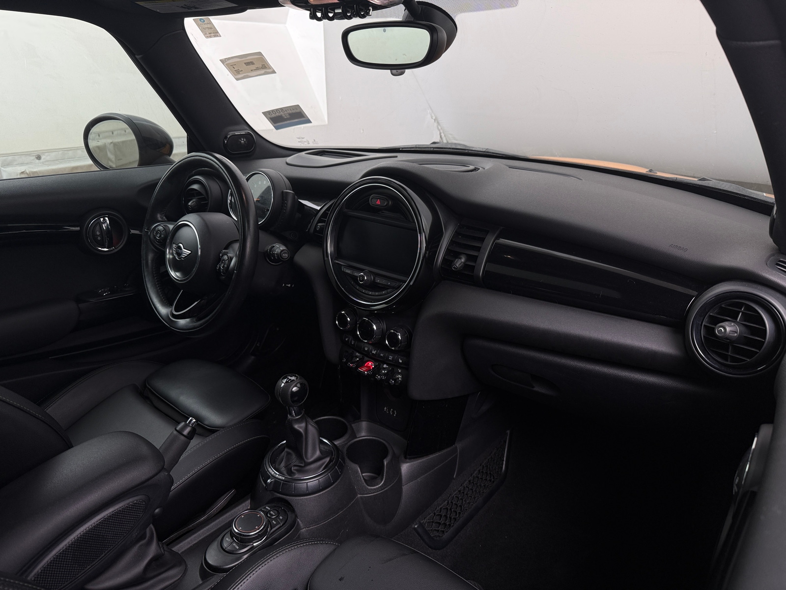 Thumbnail: 2017 MINI Cooper Hardtop - 3
