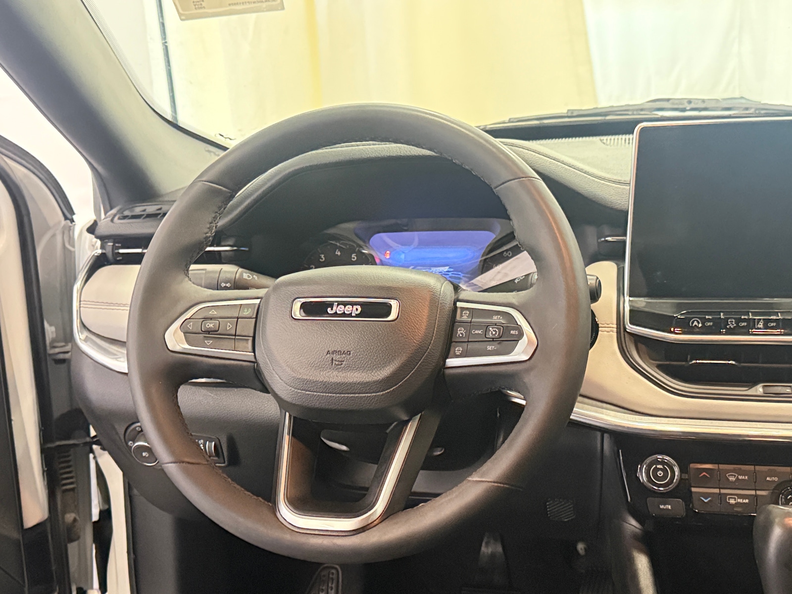 Thumbnail: 2023 Jeep Compass - 4