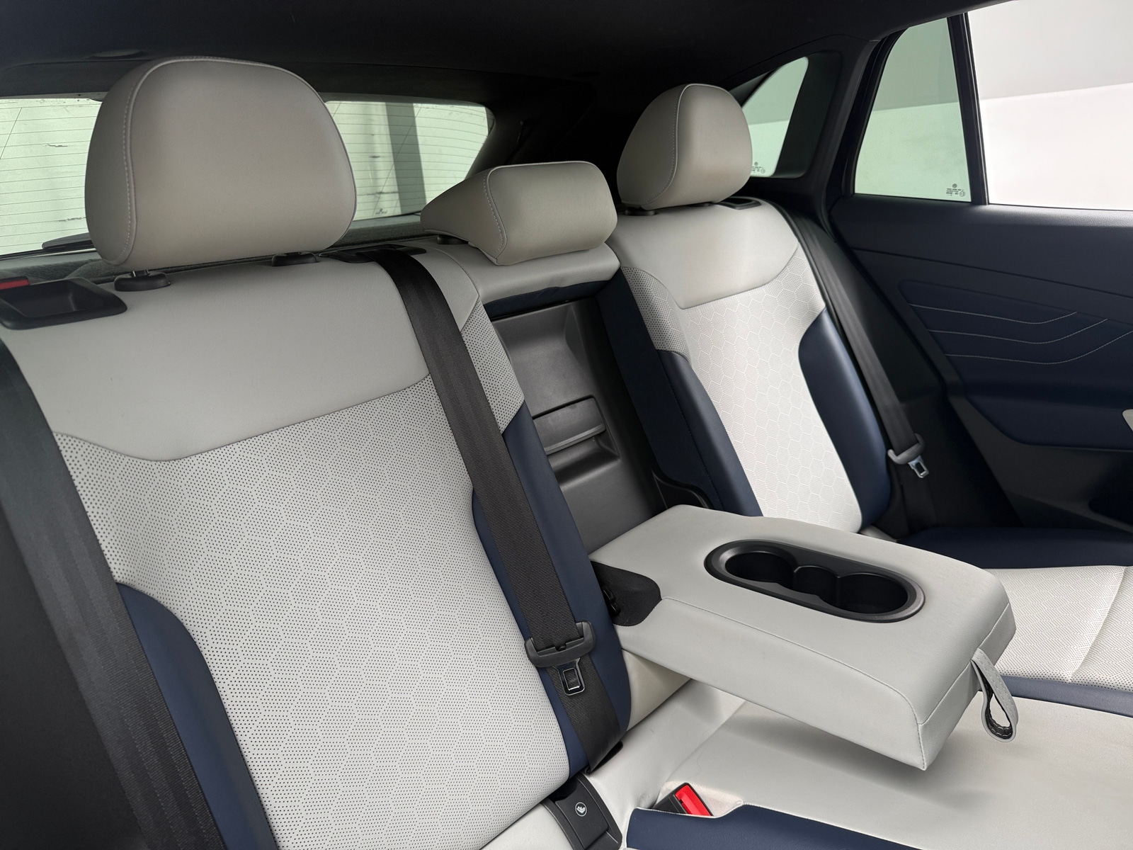 Thumbnail: 2023 Volkswagen ID.4 - 6