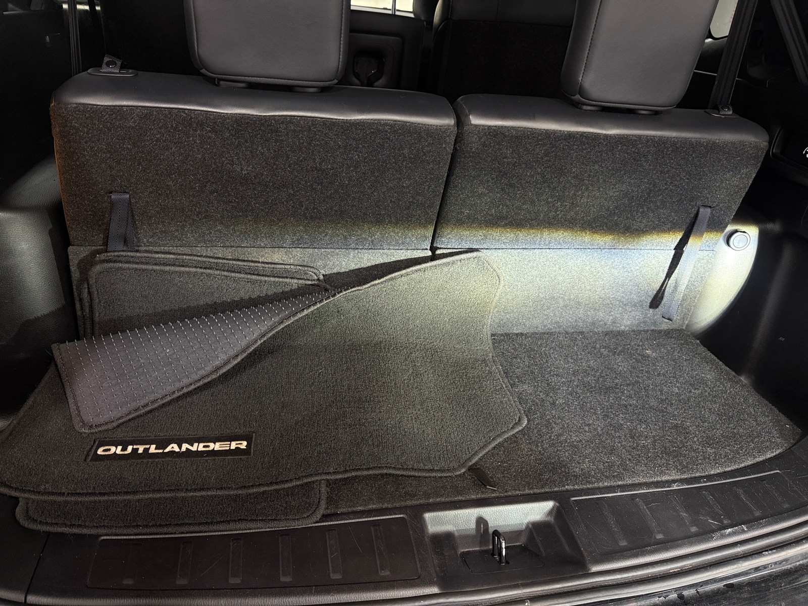 Thumbnail: 2023 Mitsubishi Outlander - 6