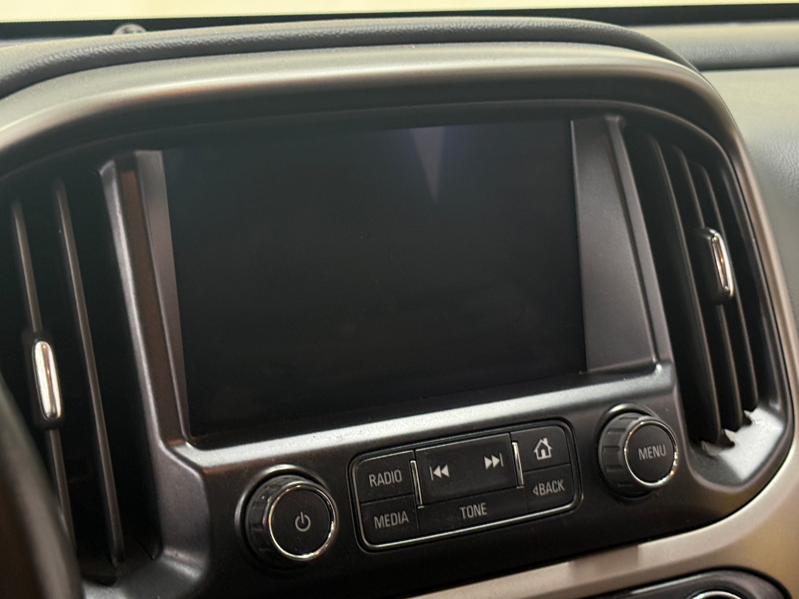 Thumbnail: 2016 Chevrolet Colorado - 3