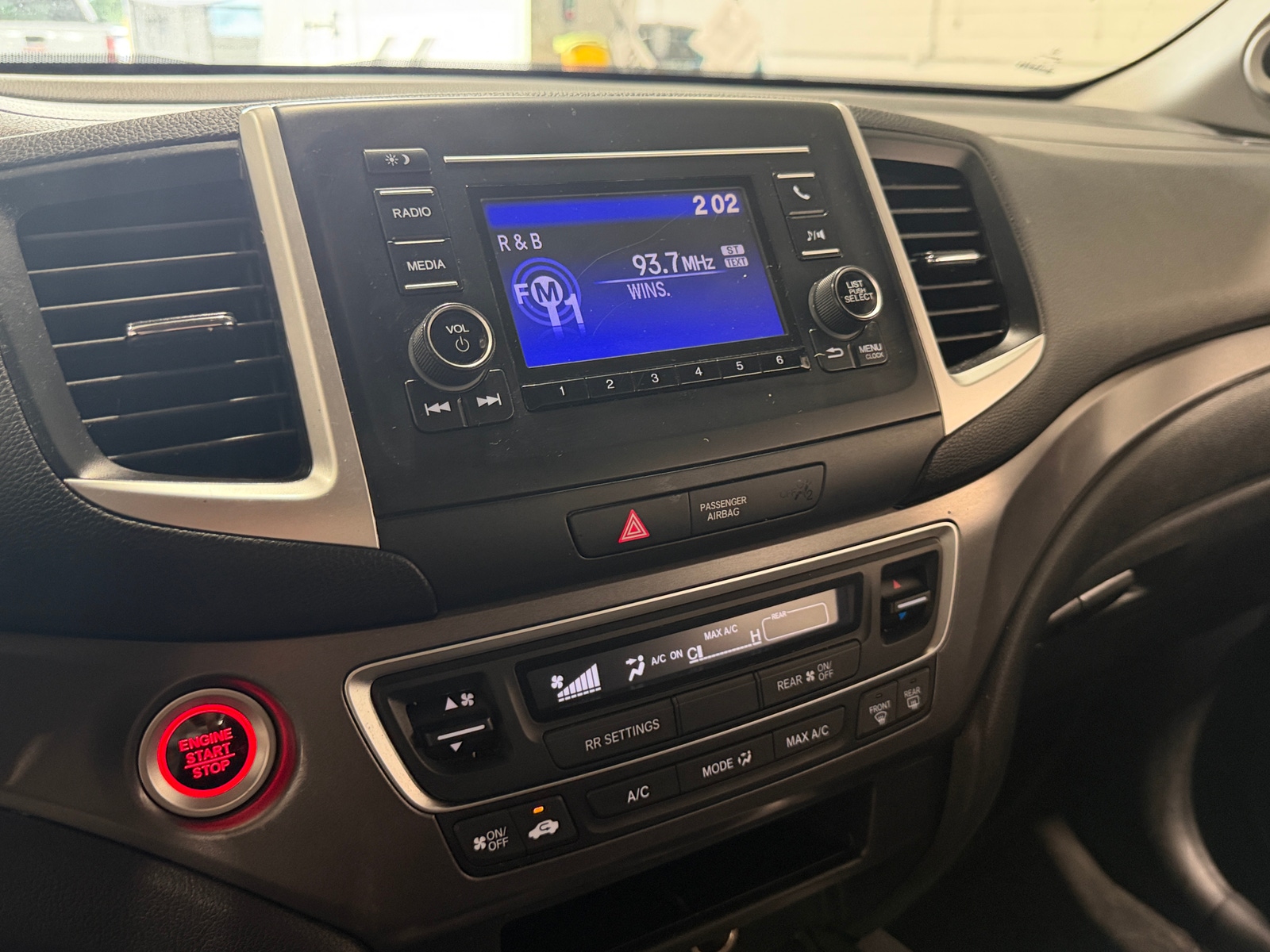 Thumbnail: 2017 Honda Pilot - 4