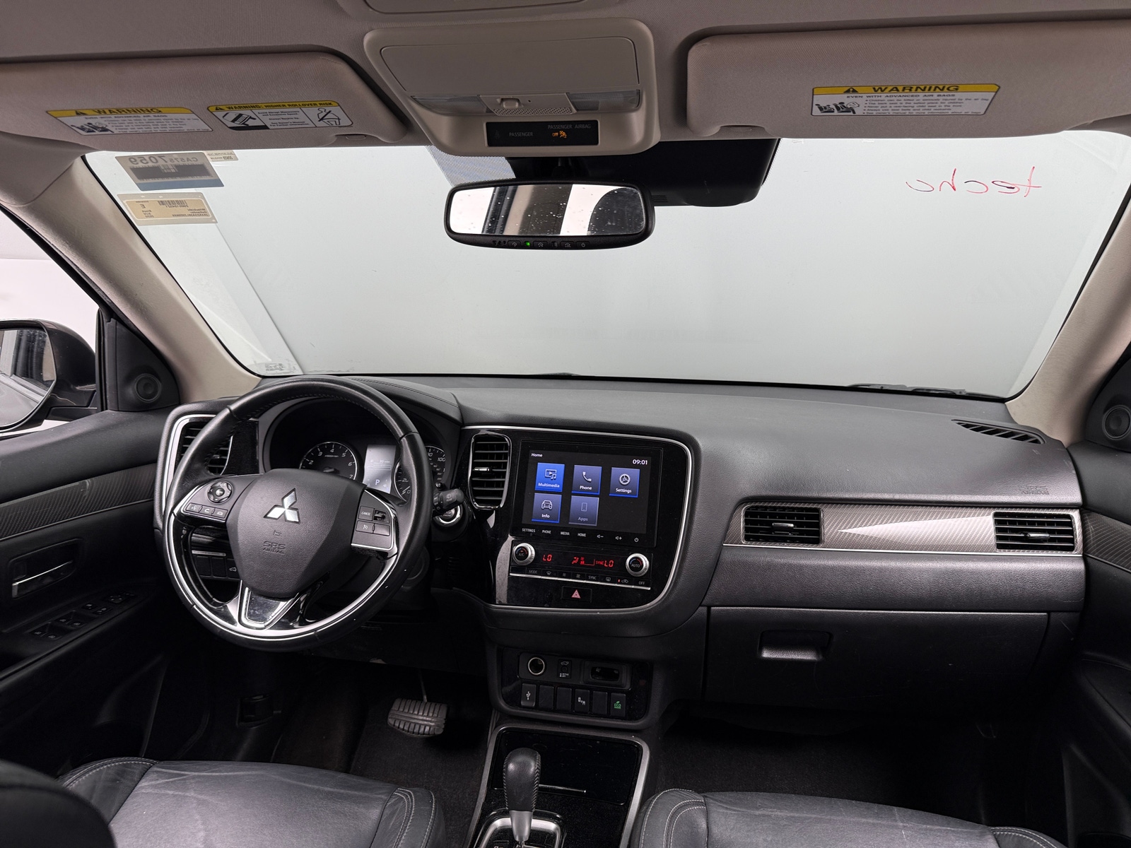 Thumbnail: 2020 Mitsubishi Outlander - 2