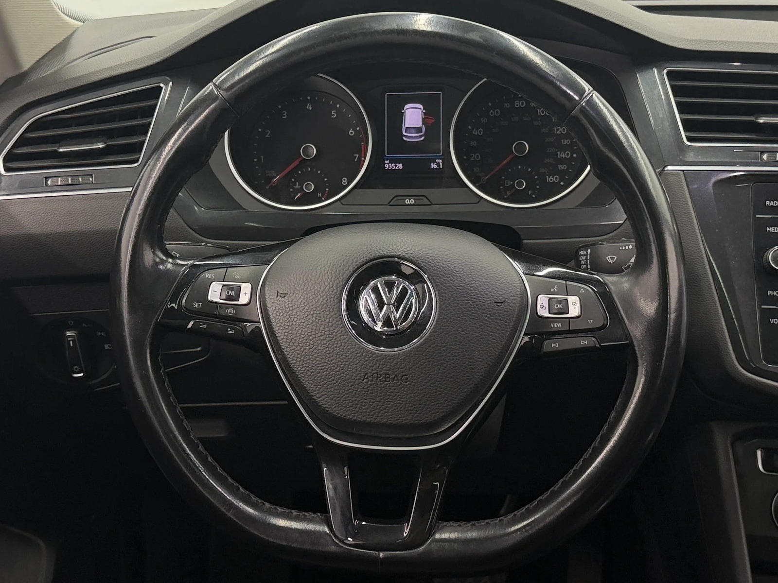 Thumbnail: 2019 Volkswagen Tiguan - 4