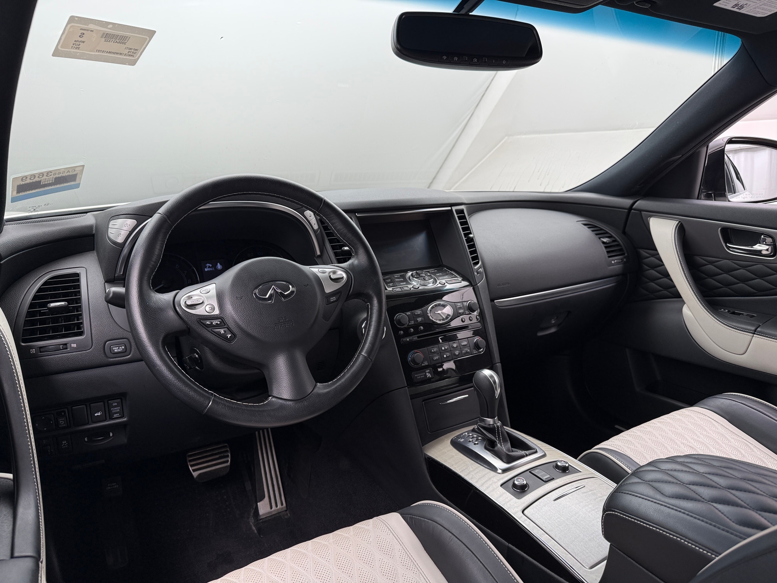 Thumbnail: 2017 INFINITI QX70 - 2